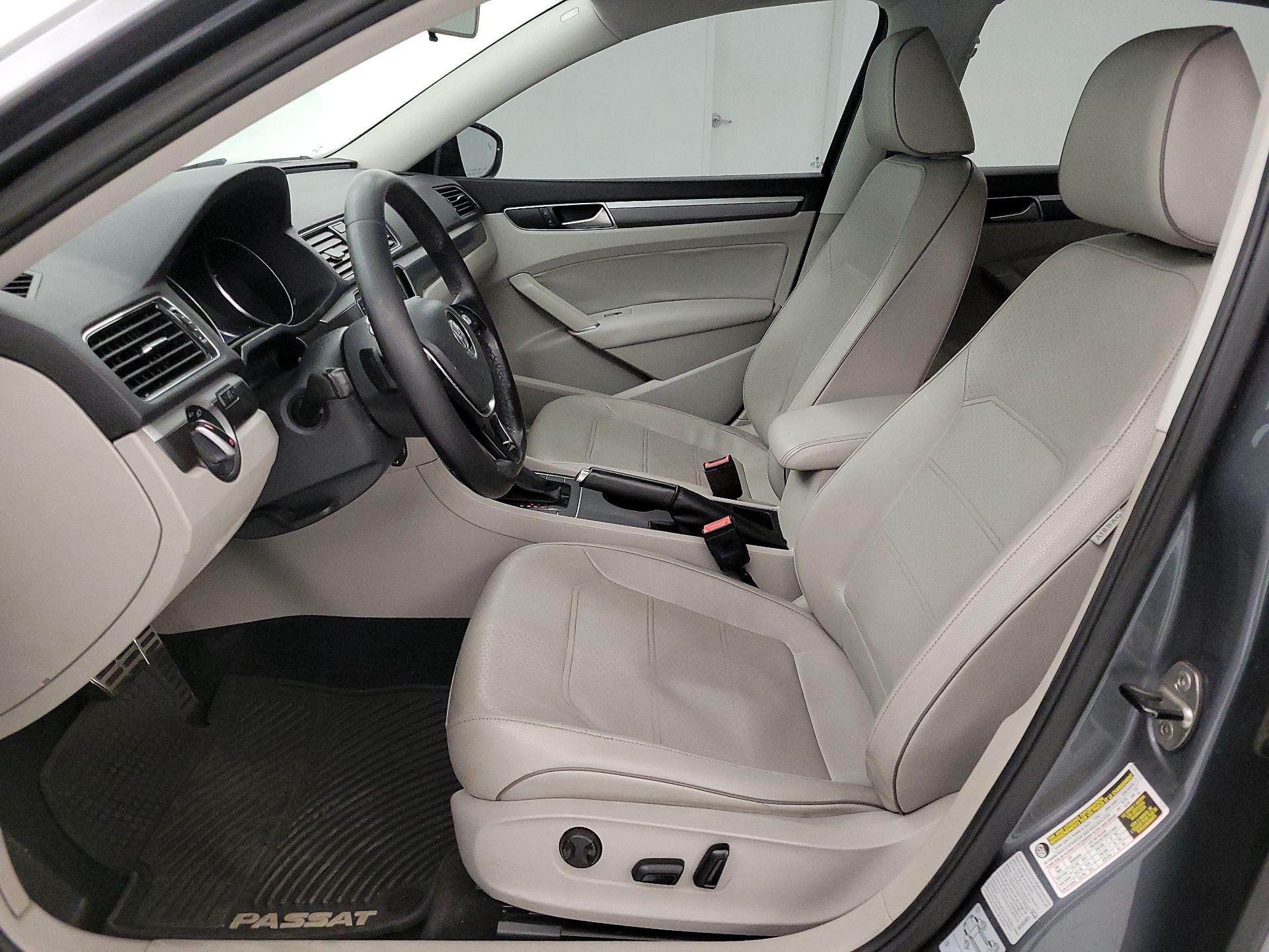 Thumbnail: 2017 Volkswagen Passat - 11