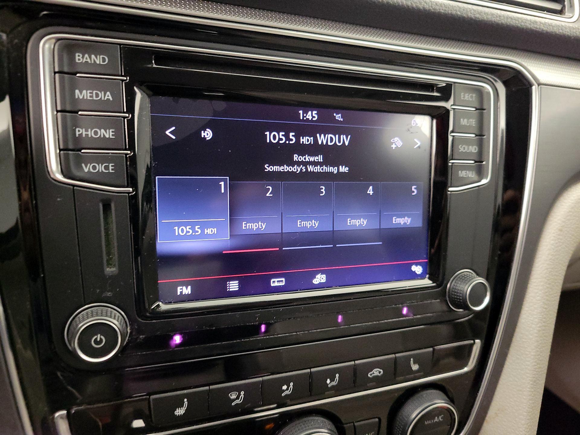 Thumbnail: 2017 Volkswagen Passat - 15