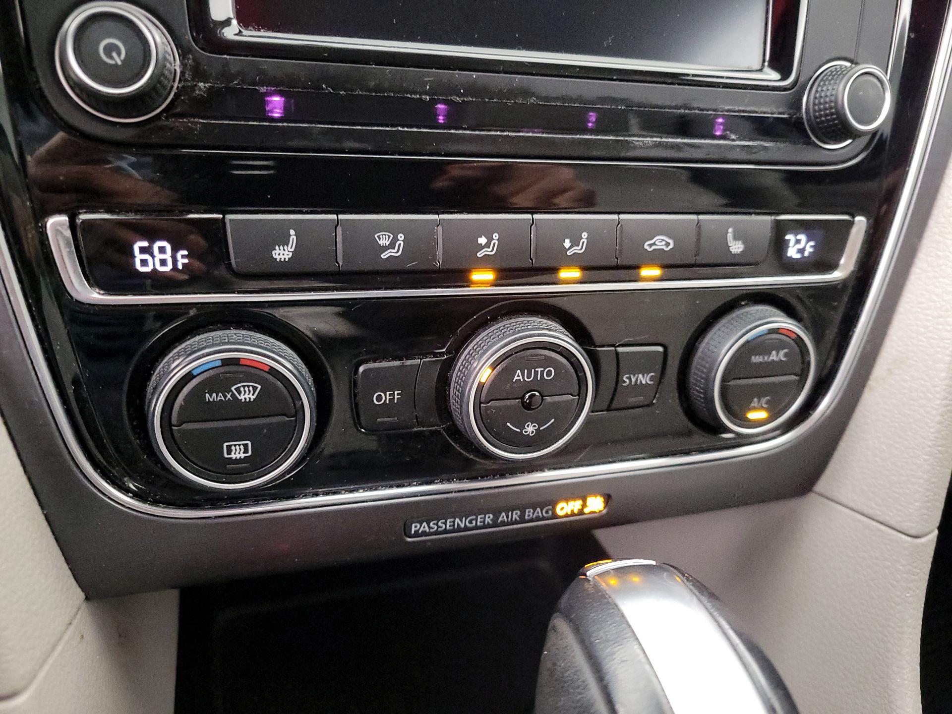 Thumbnail: 2017 Volkswagen Passat - 16