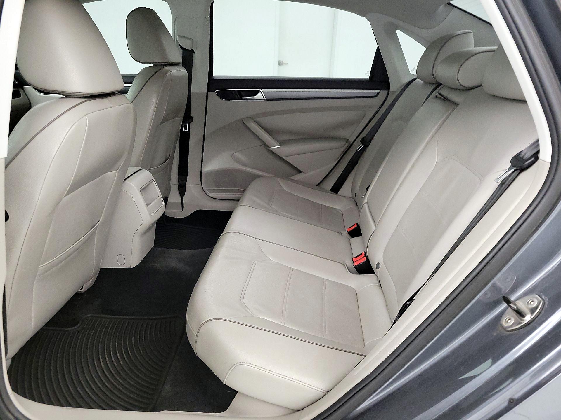 Thumbnail: 2017 Volkswagen Passat - 19