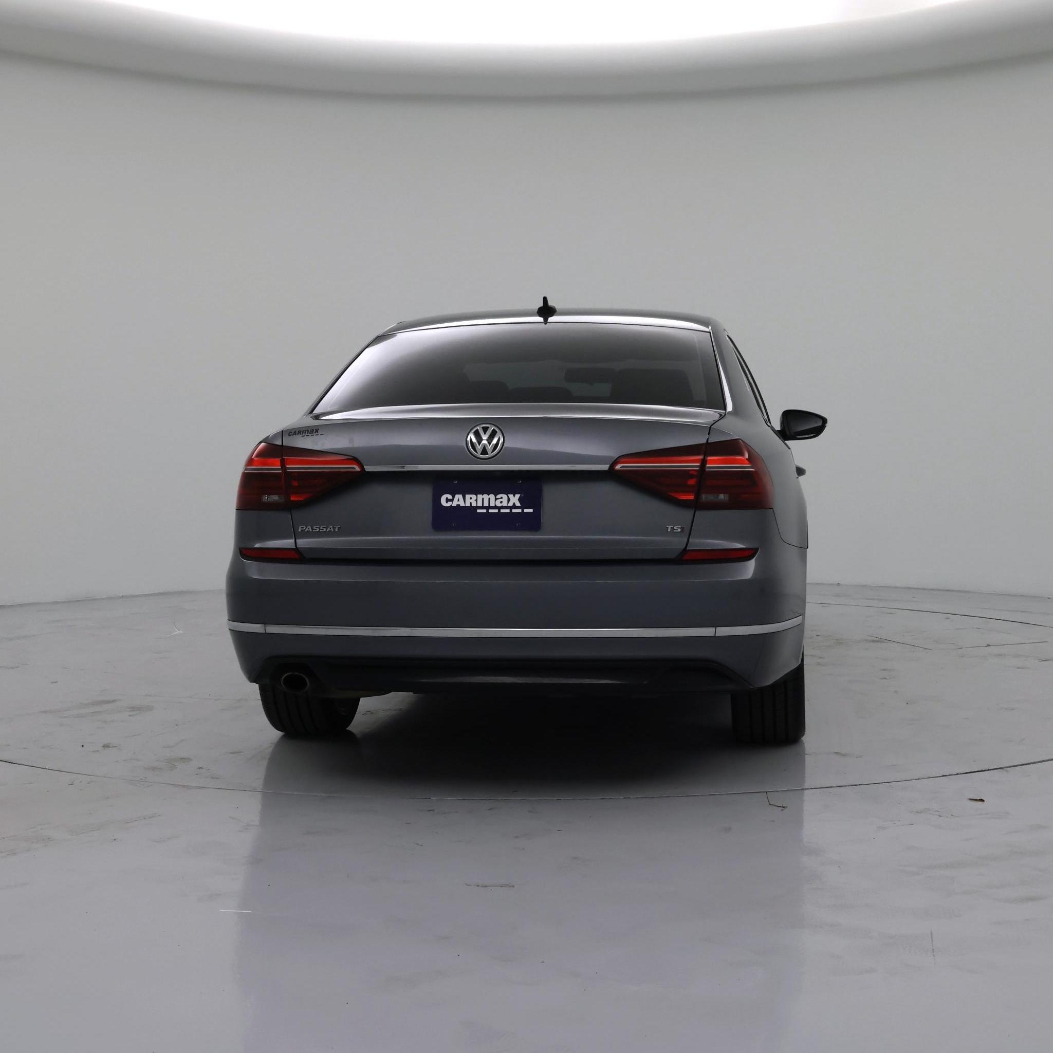 Thumbnail: 2017 Volkswagen Passat - 8