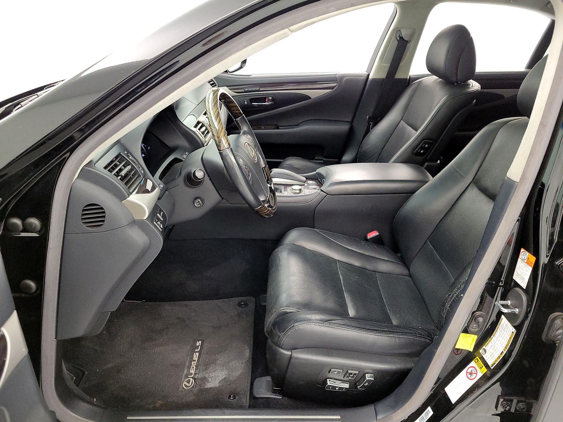 Thumbnail: 2015 Lexus LS - 11