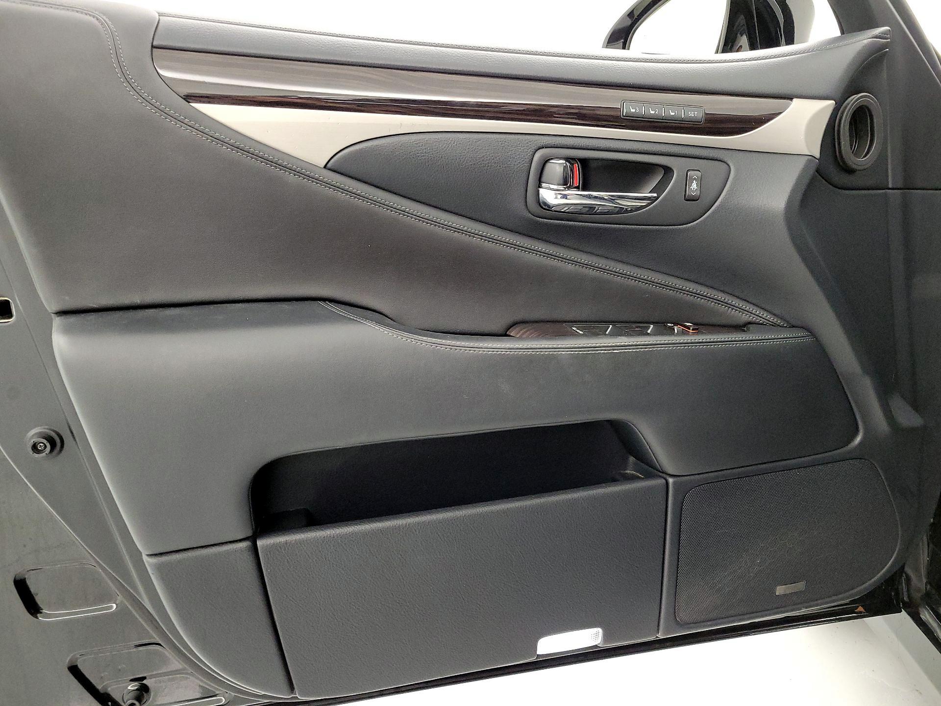 Thumbnail: 2015 Lexus LS - 12