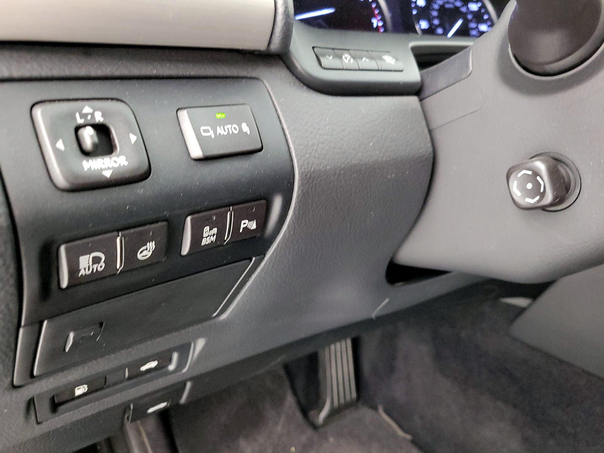 Thumbnail: 2015 Lexus LS - 13