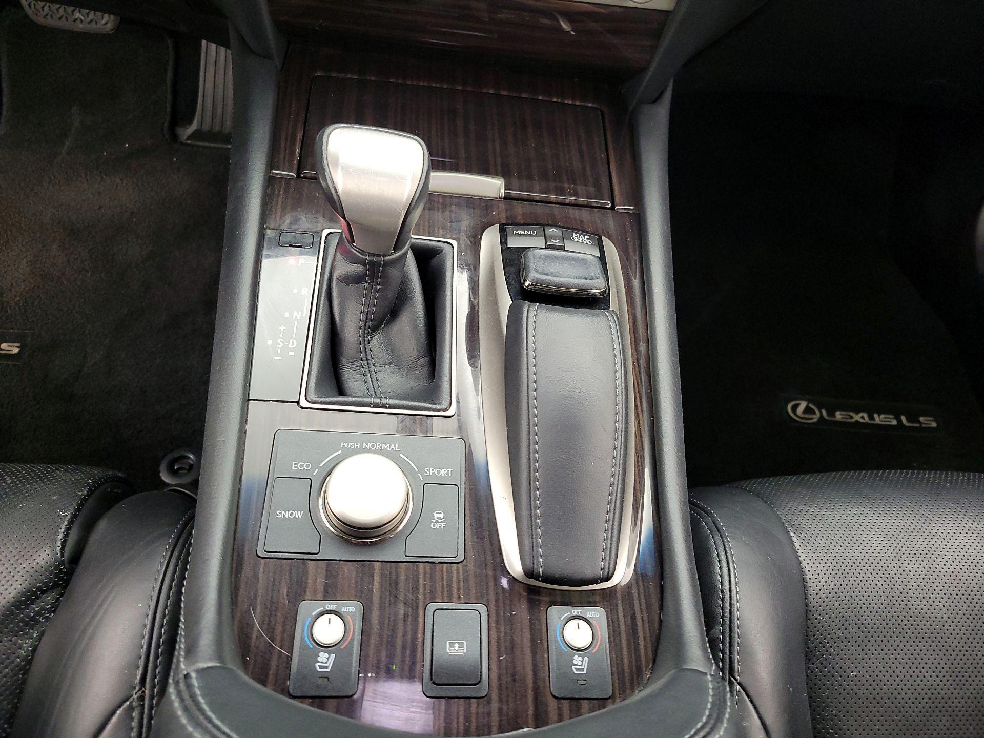 Thumbnail: 2015 Lexus LS - 18