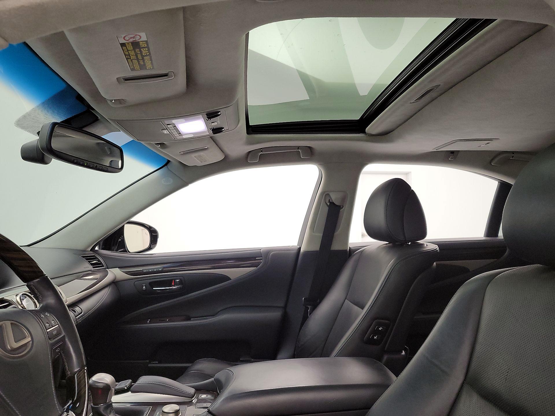 Thumbnail: 2015 Lexus LS - 19