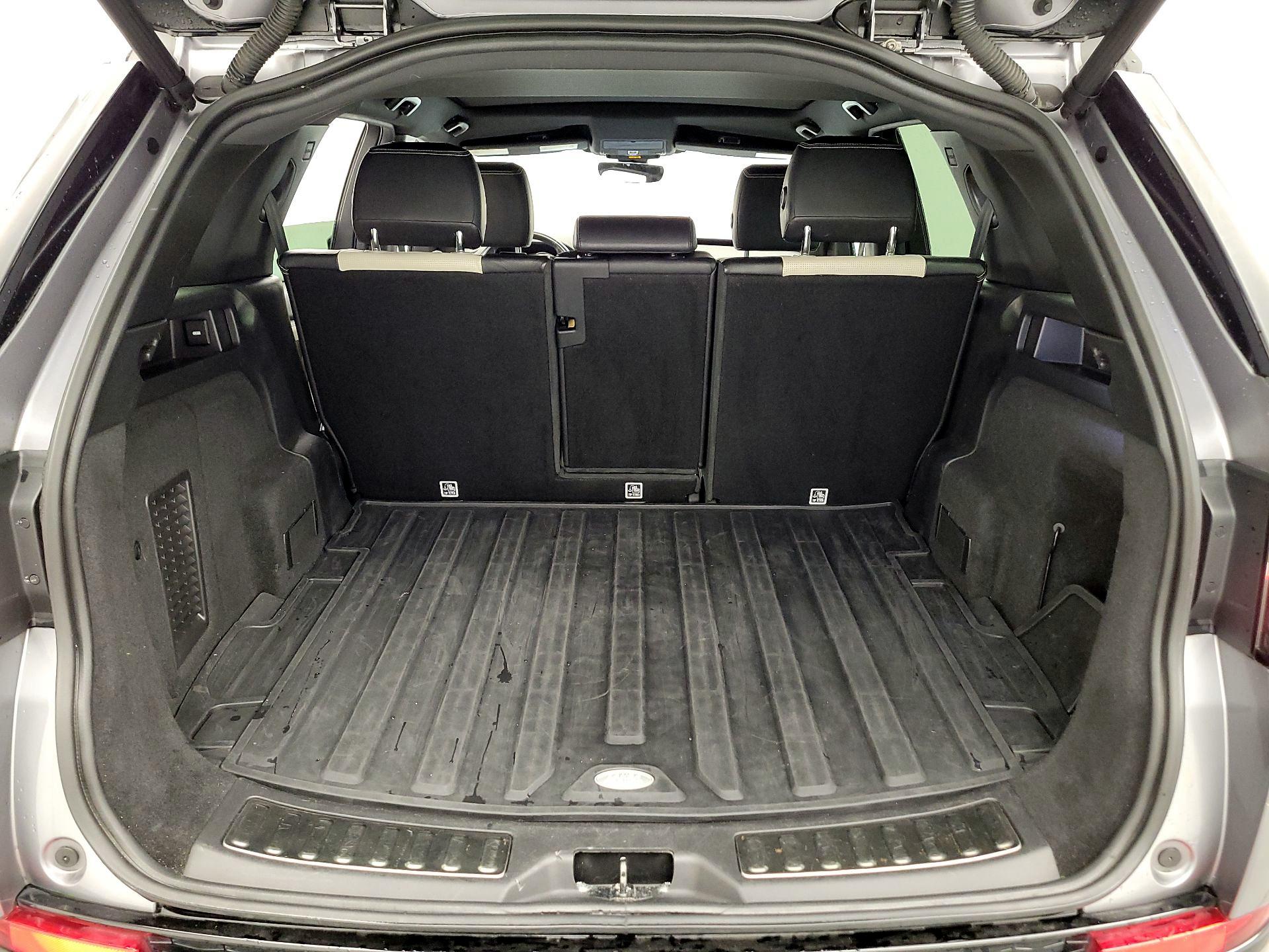 Thumbnail: 2020 Land Rover Discovery Sport - 16