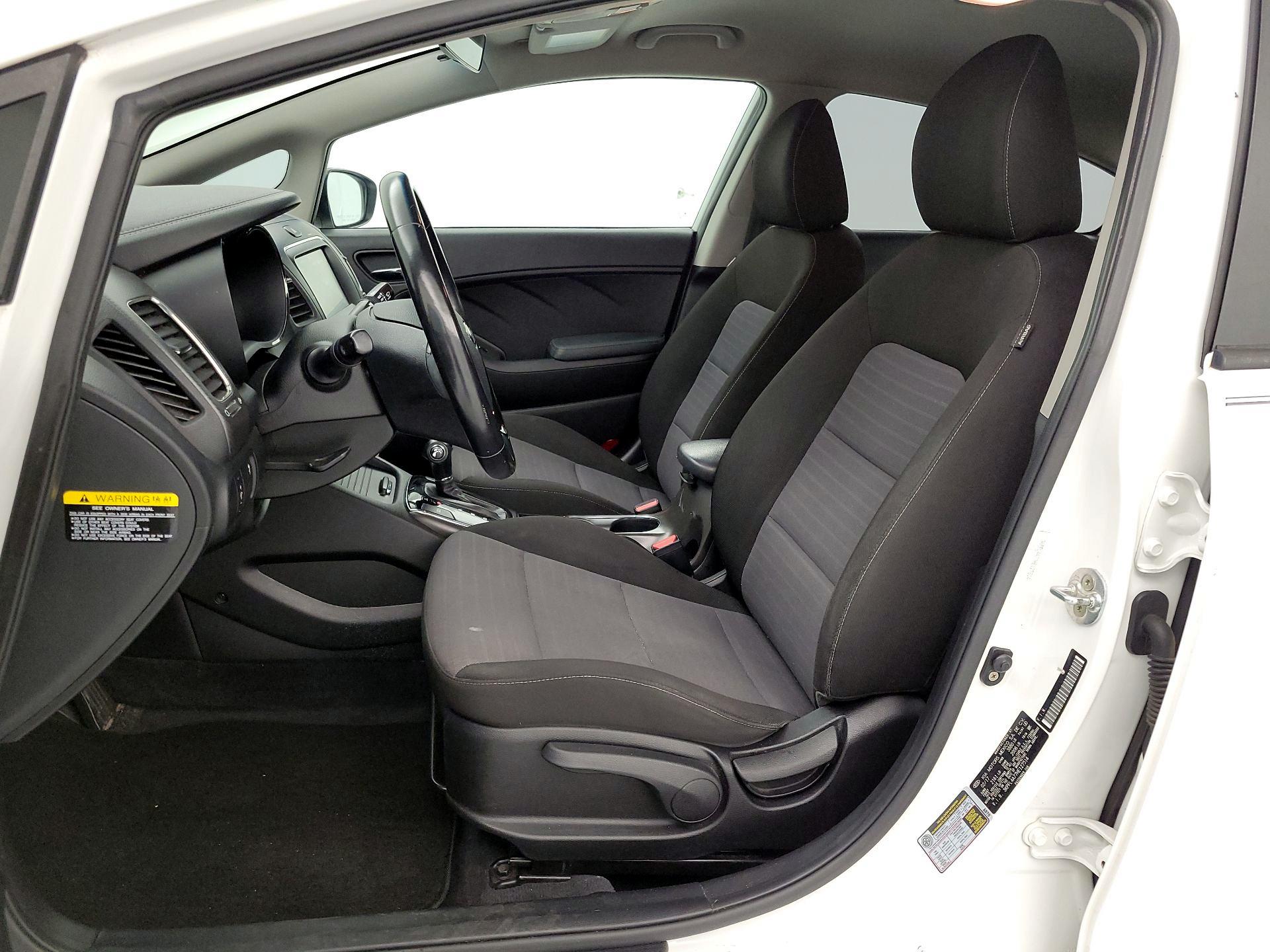 Thumbnail: 2017 Kia Forte - 11