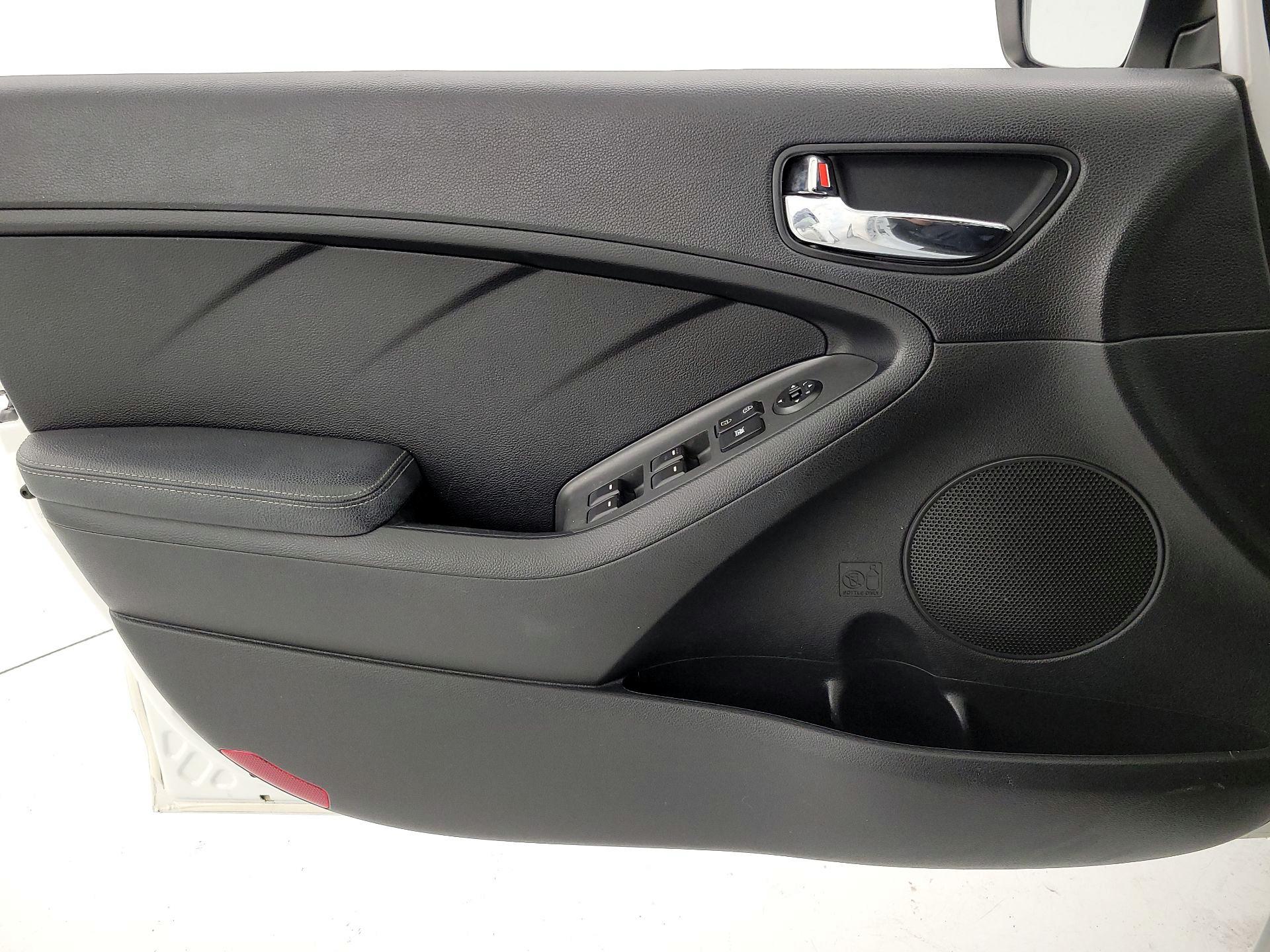 Thumbnail: 2017 Kia Forte - 12