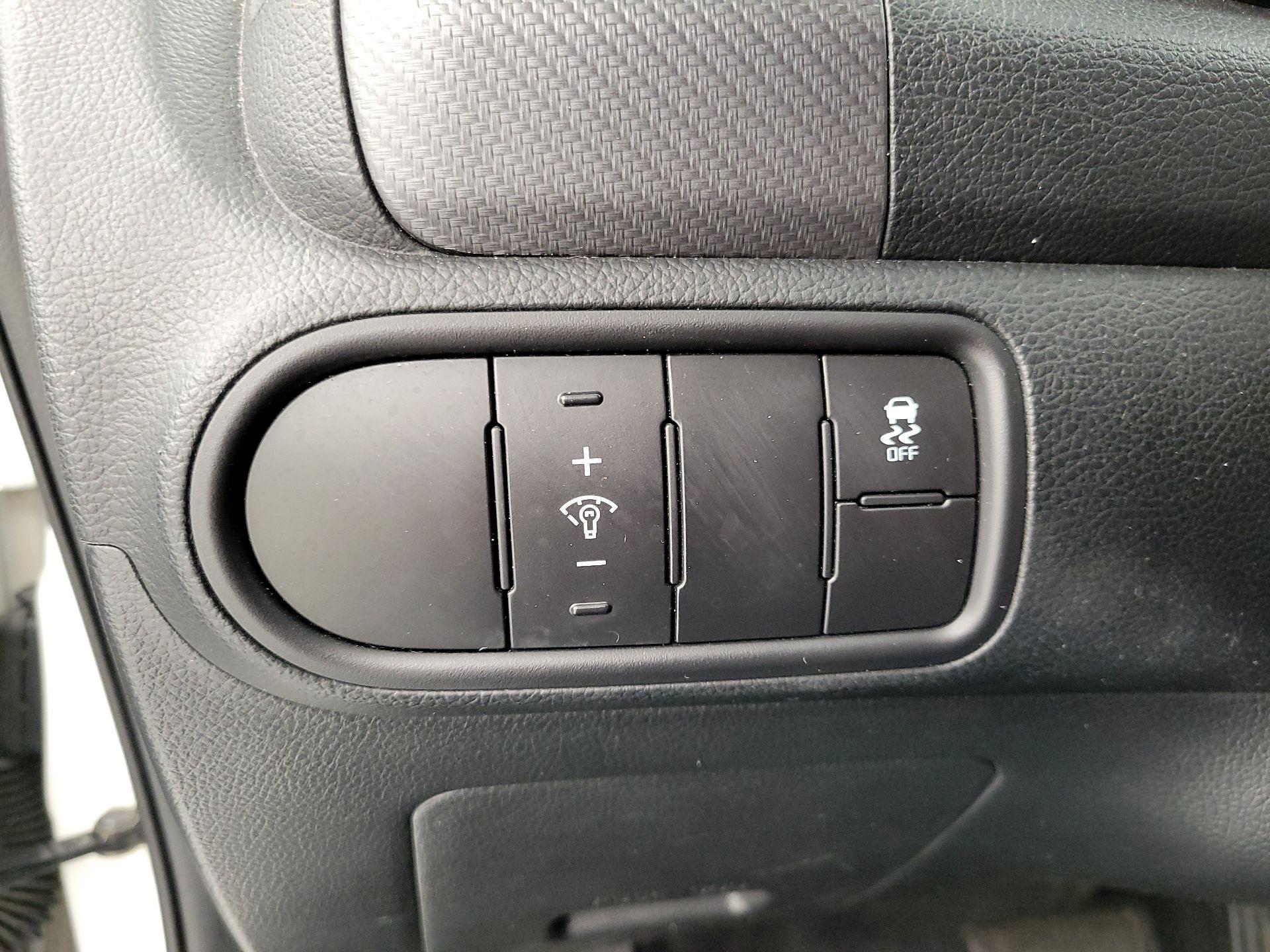 Thumbnail: 2017 Kia Forte - 13