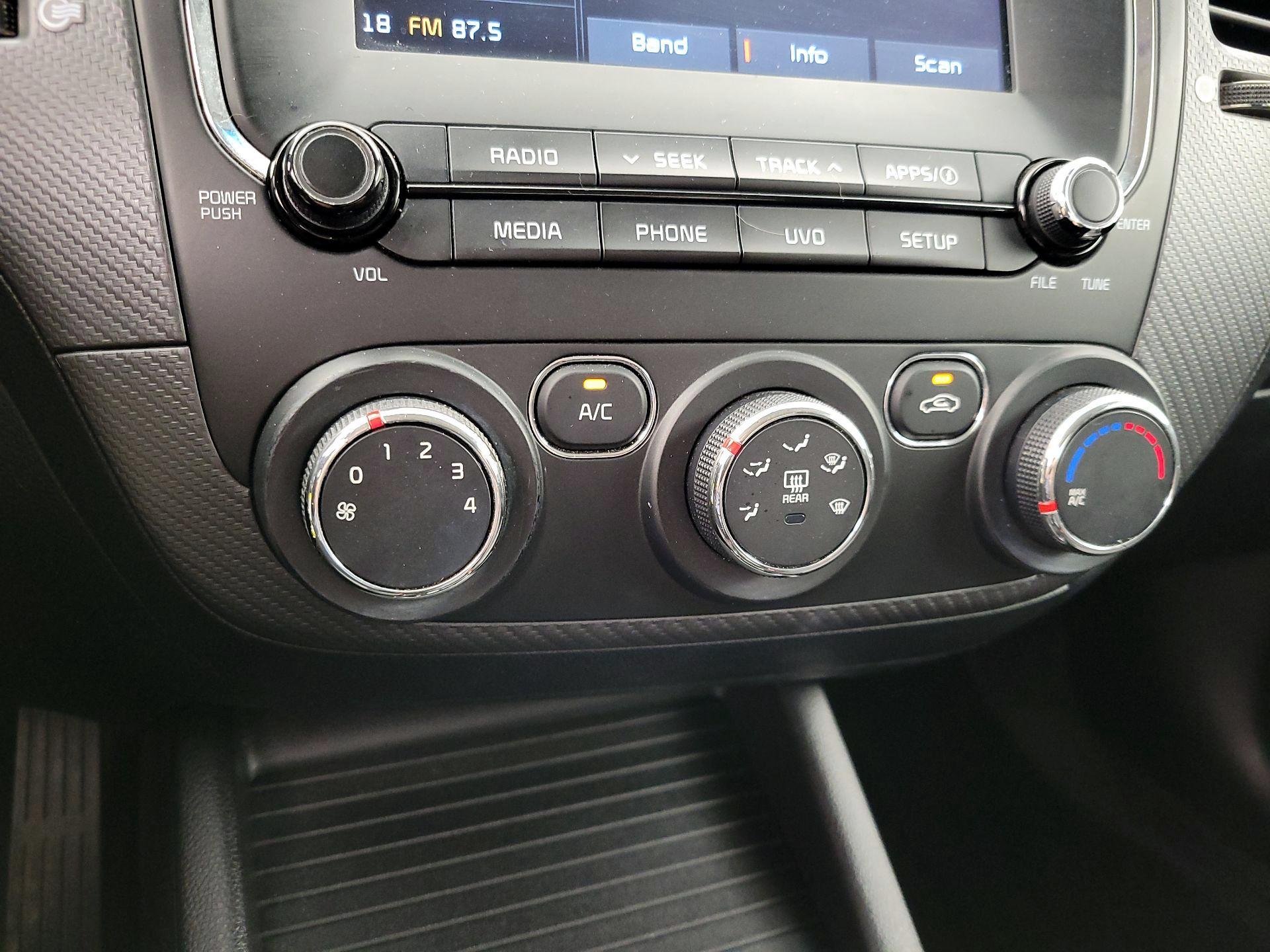 Thumbnail: 2017 Kia Forte - 16