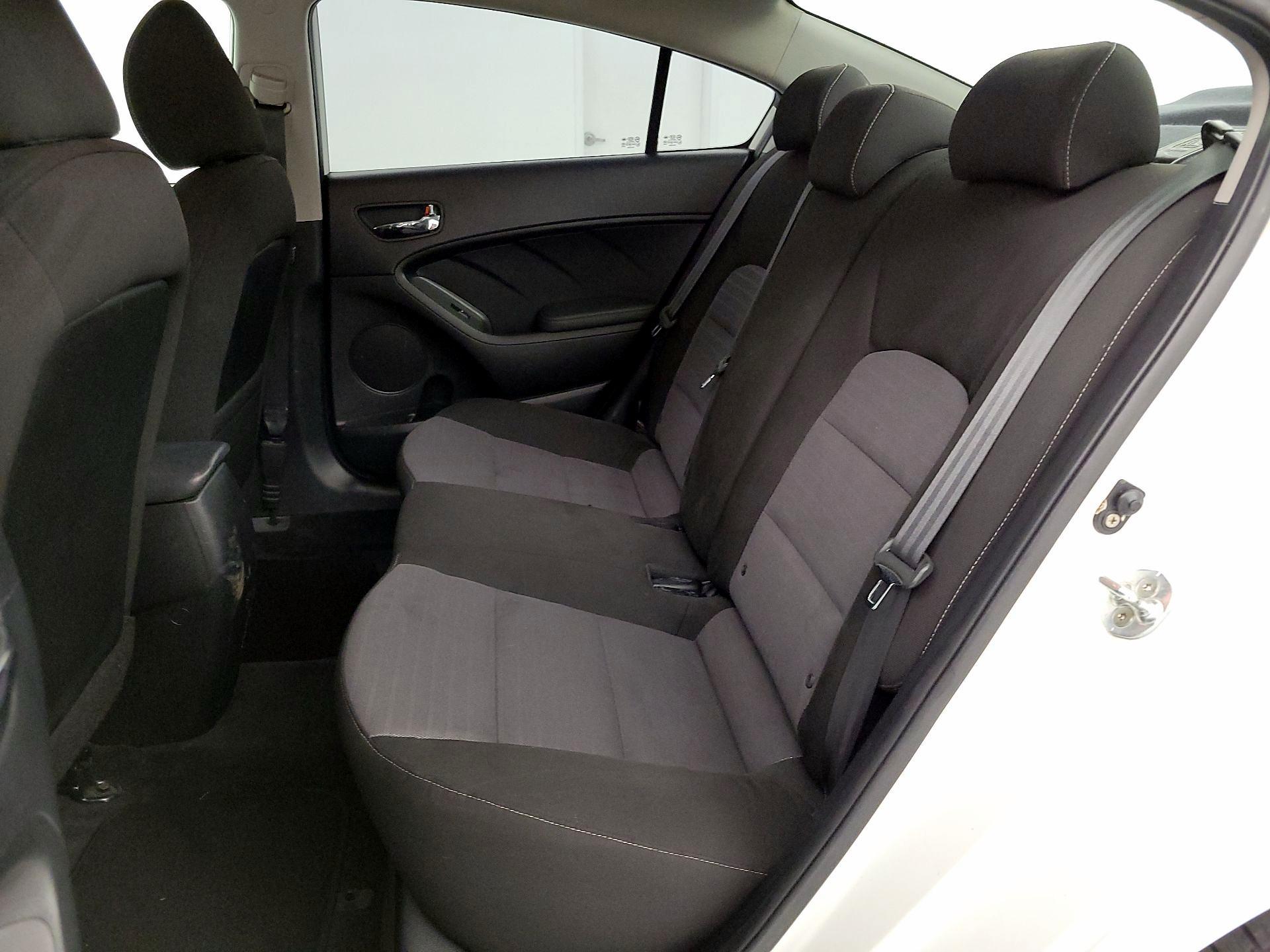 Thumbnail: 2017 Kia Forte - 19