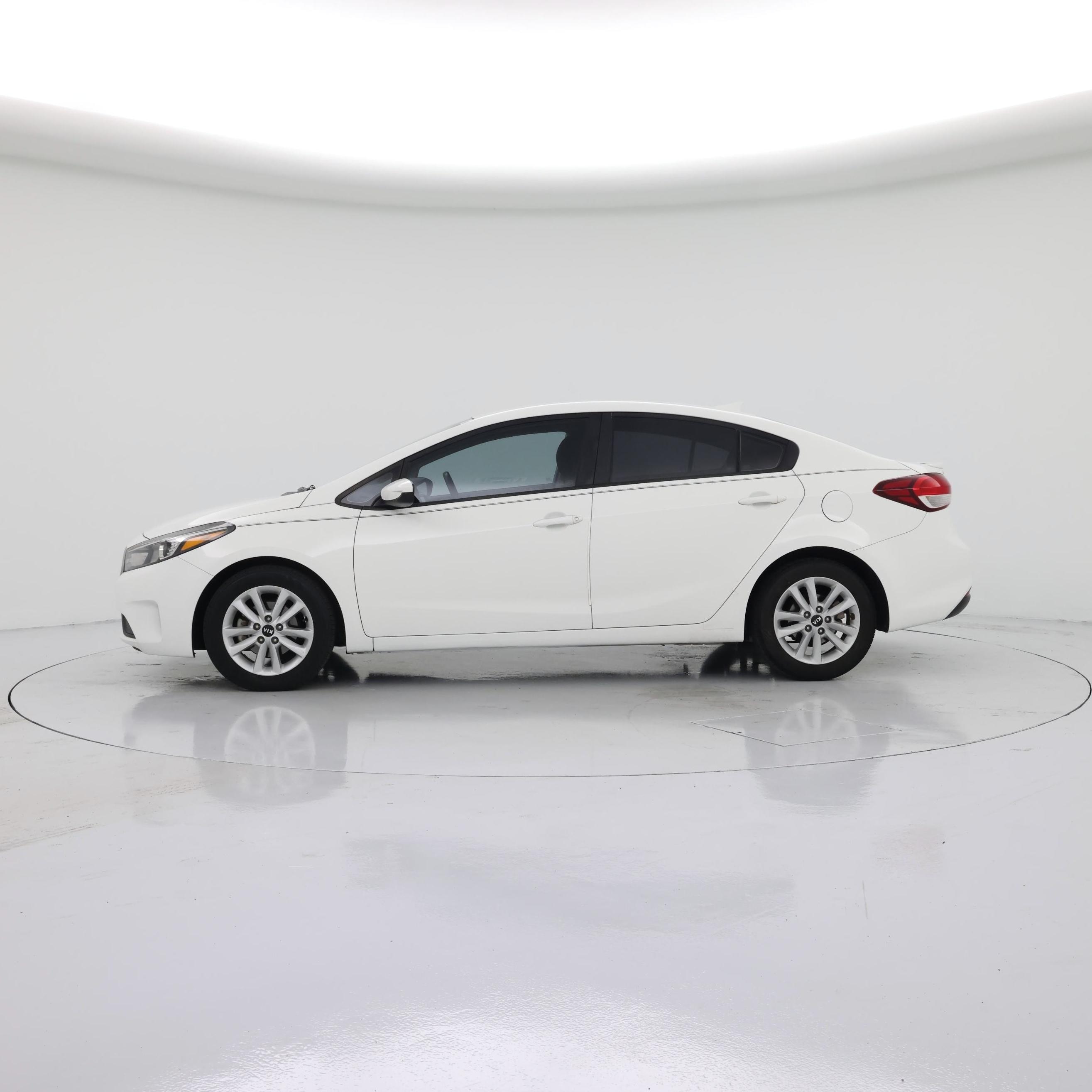 Thumbnail: 2017 Kia Forte - 3