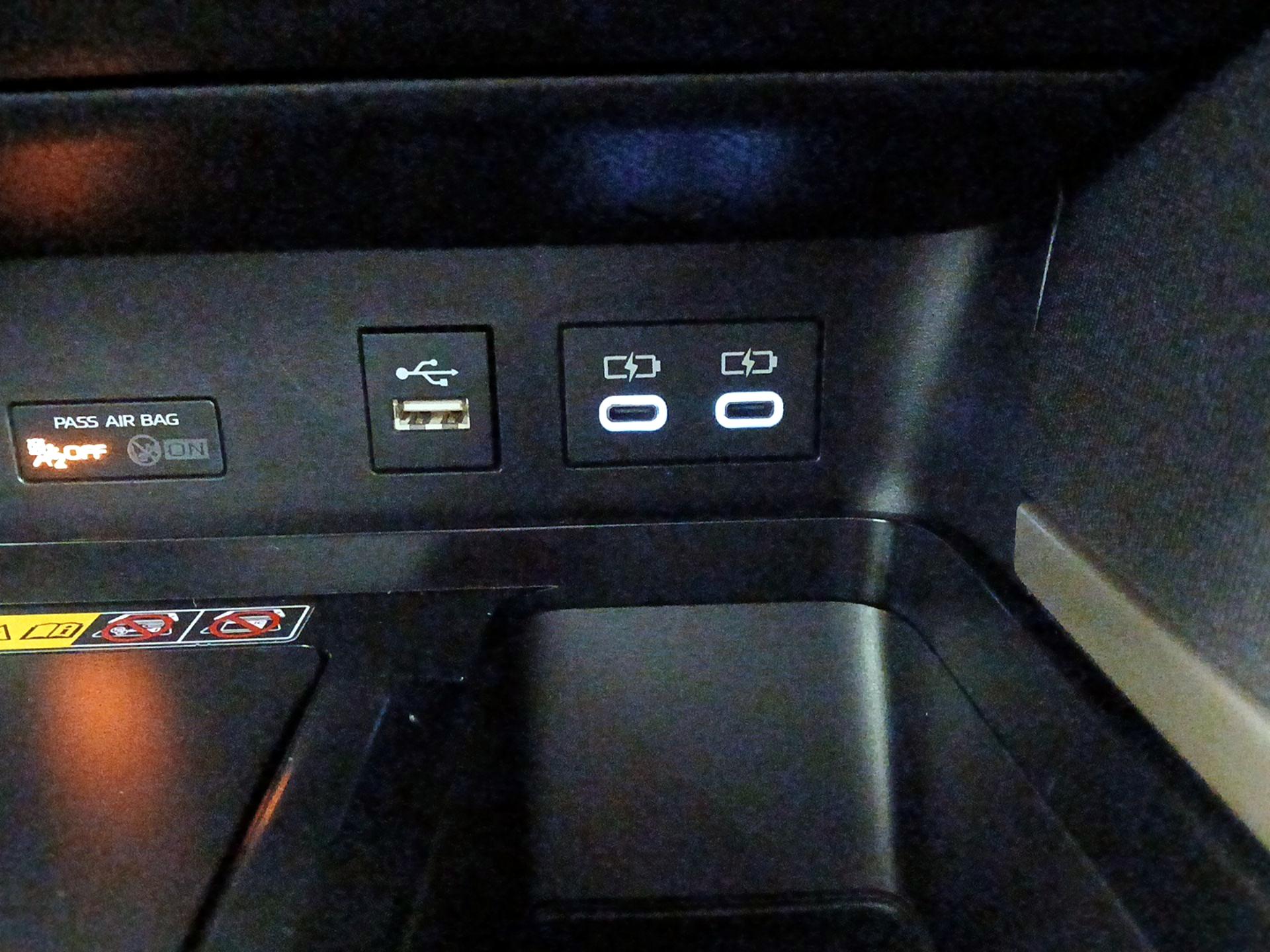 Thumbnail: 2025 Toyota Camry - 18