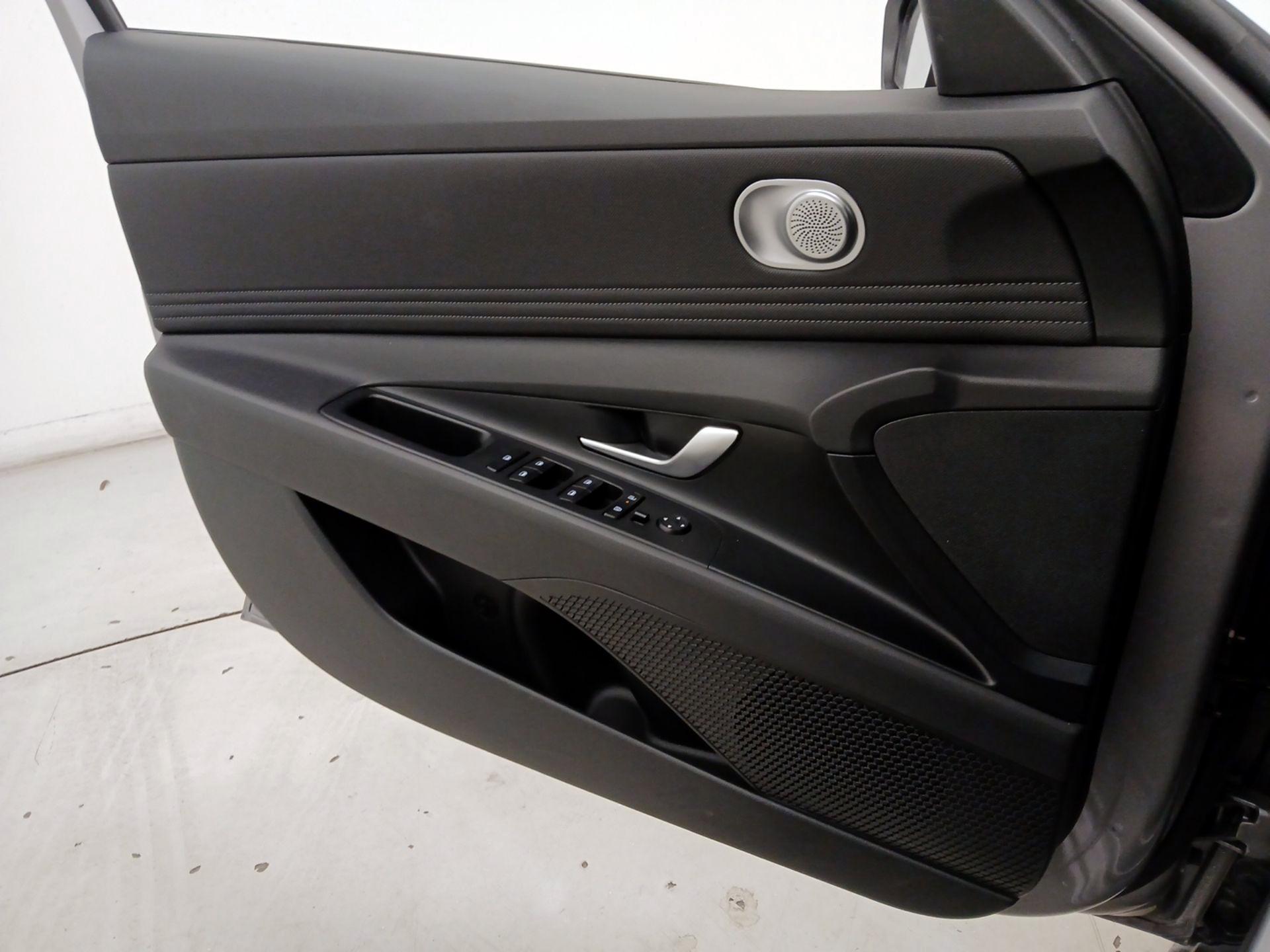 Thumbnail: 2025 Hyundai Elantra - 12