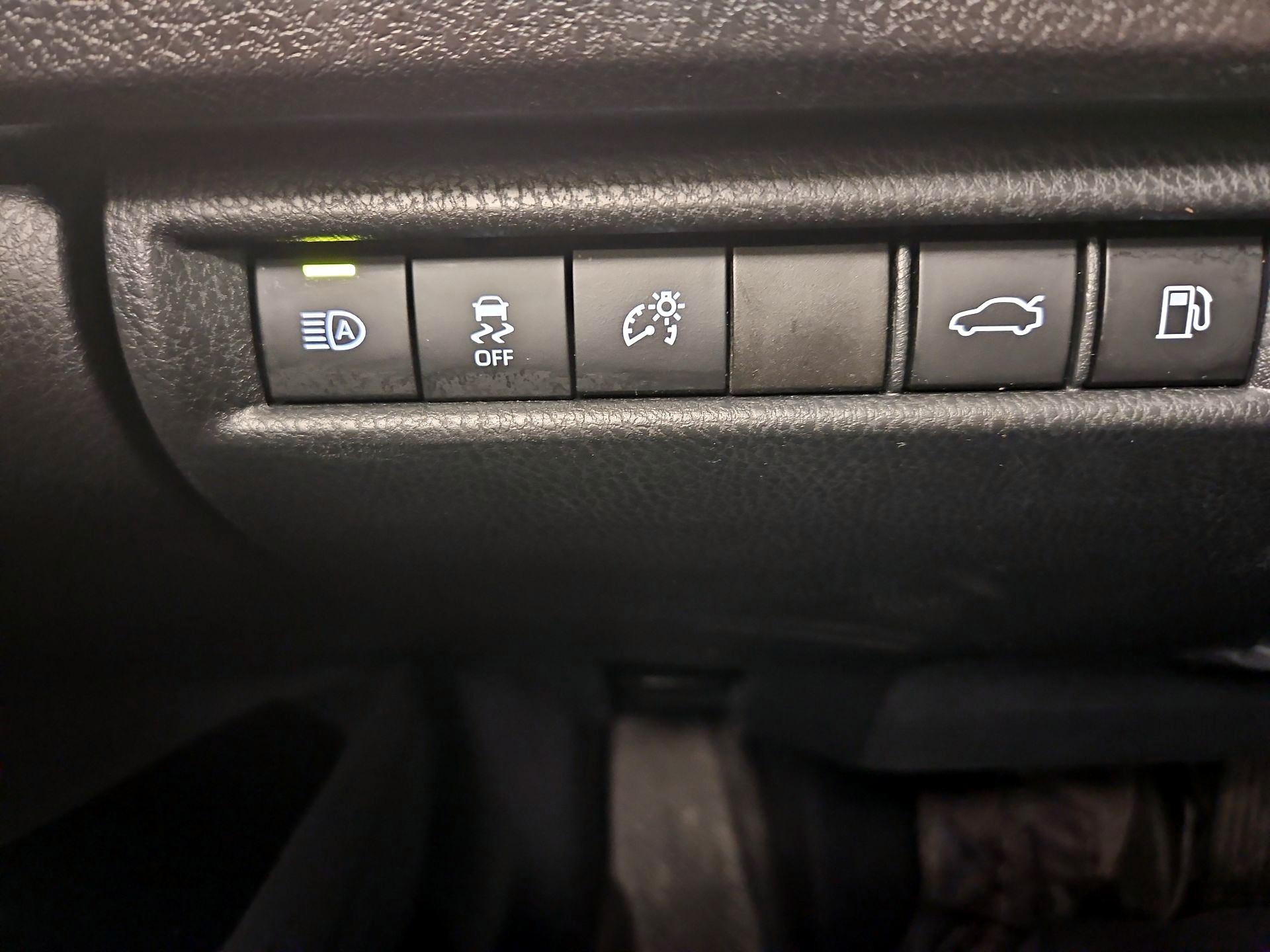 Thumbnail: 2025 Toyota Camry - 13