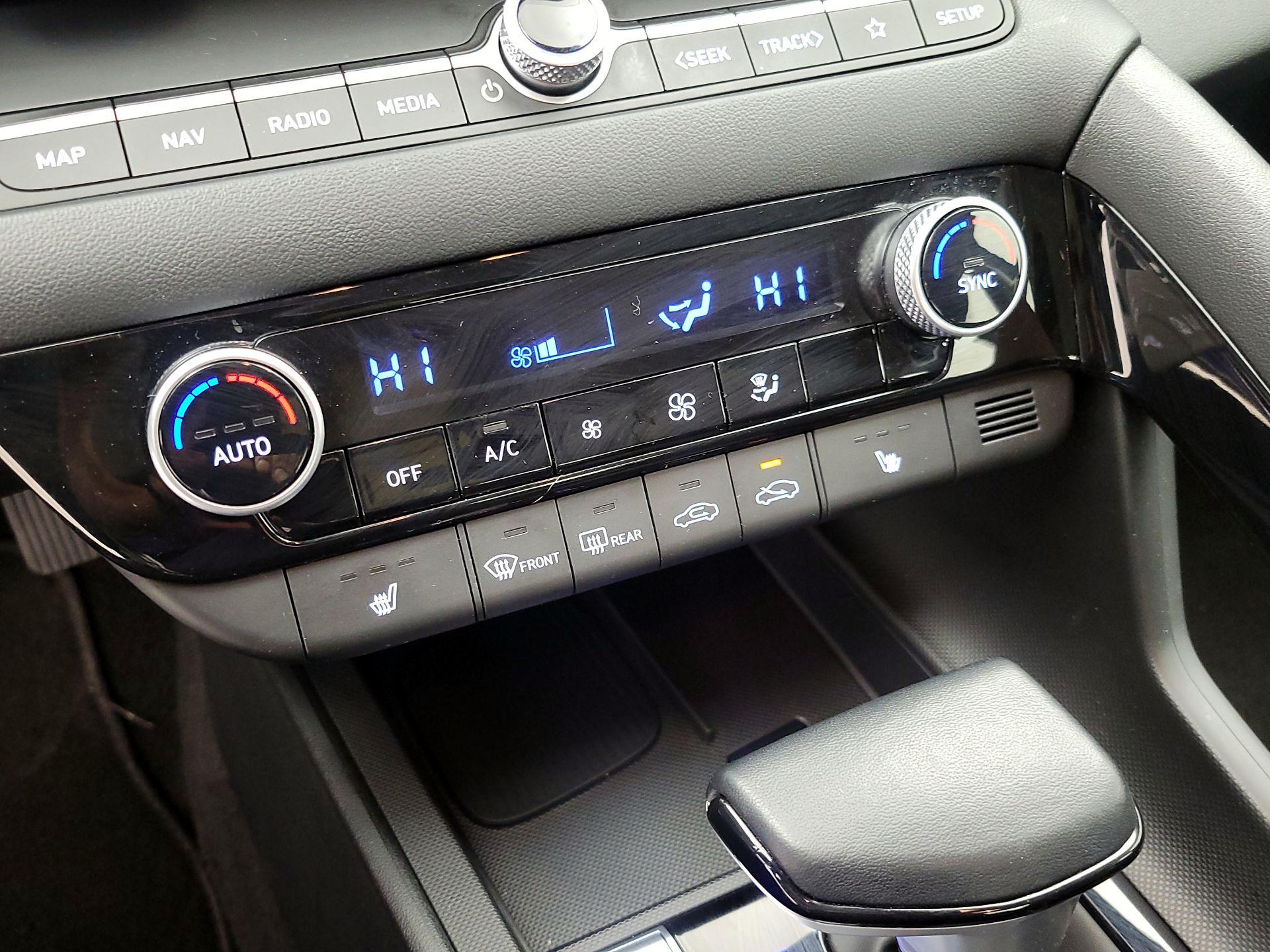 Thumbnail: 2025 Hyundai Elantra - 17