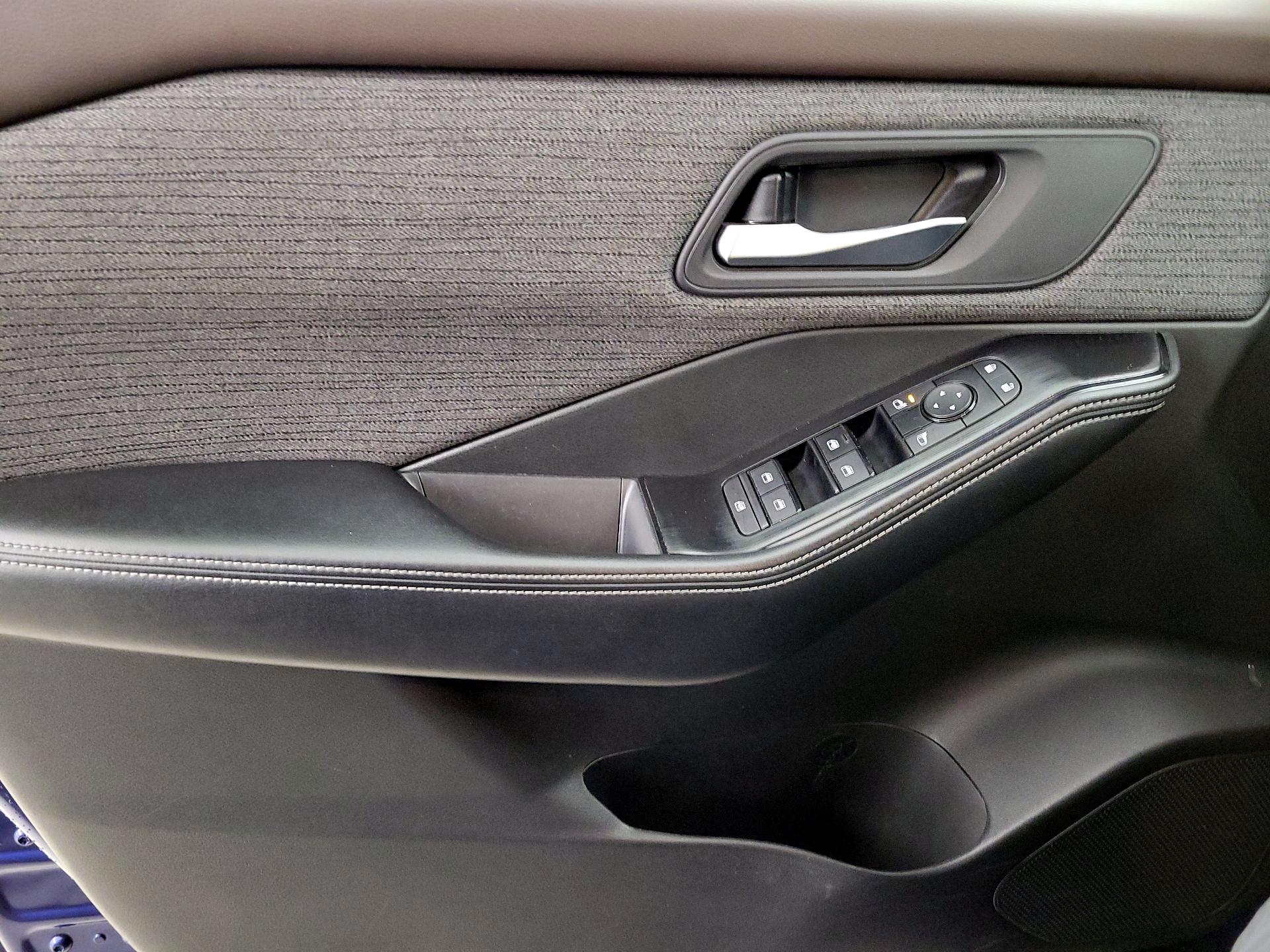 Thumbnail: 2023 Nissan Rogue - 12