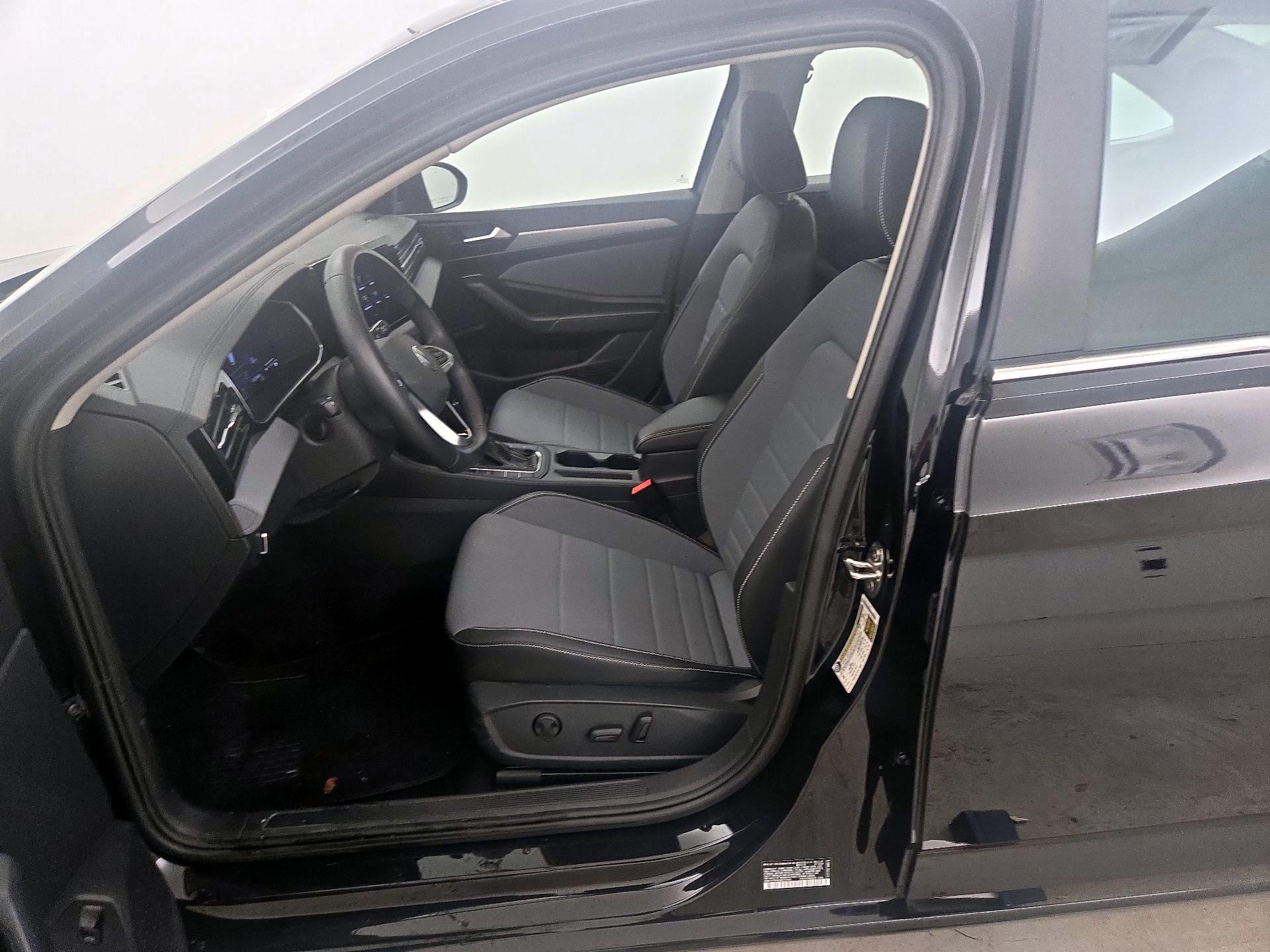 Thumbnail: 2025 Volkswagen Jetta - 11