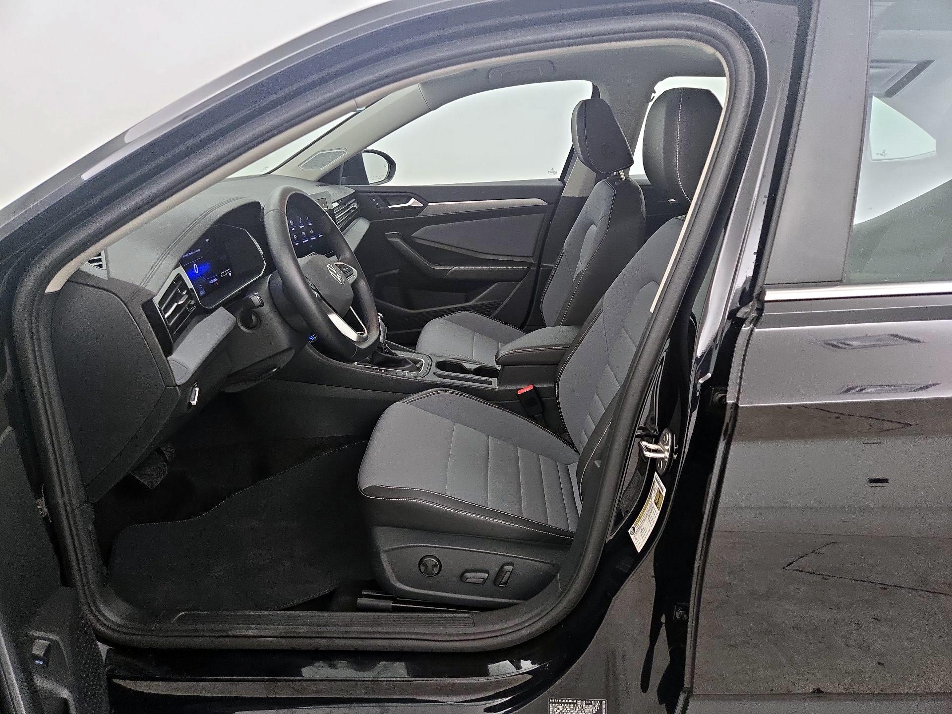 Thumbnail: 2025 Volkswagen Jetta - 11