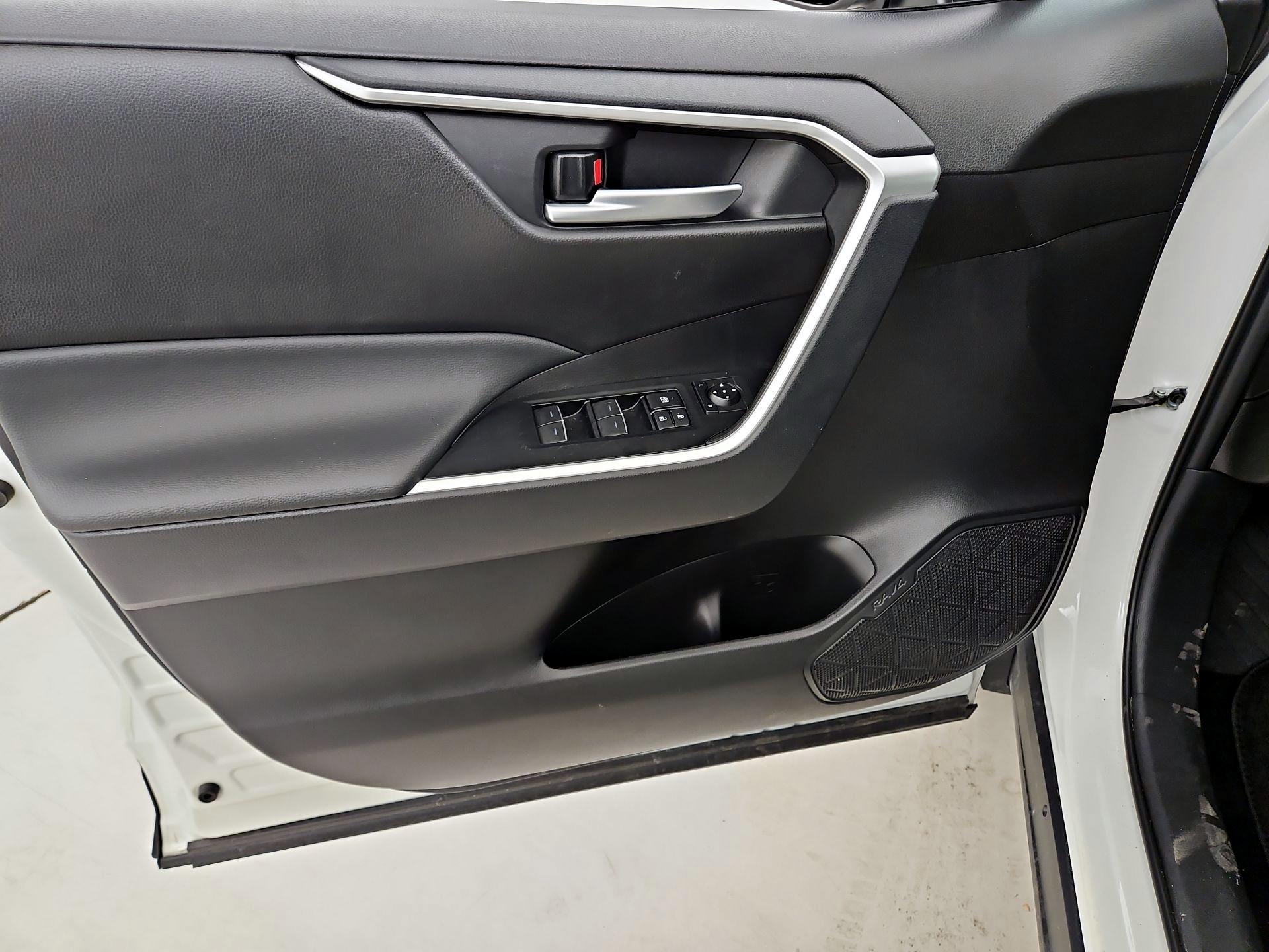 Thumbnail: 2025 Toyota RAV4 - 12