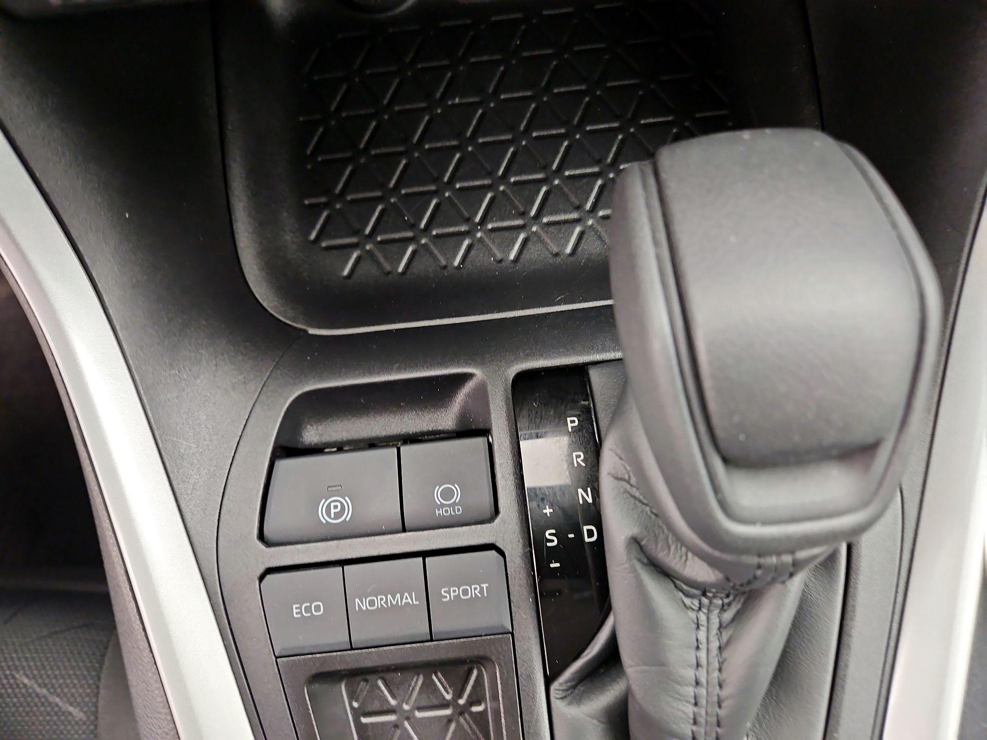 Thumbnail: 2025 Toyota RAV4 - 17