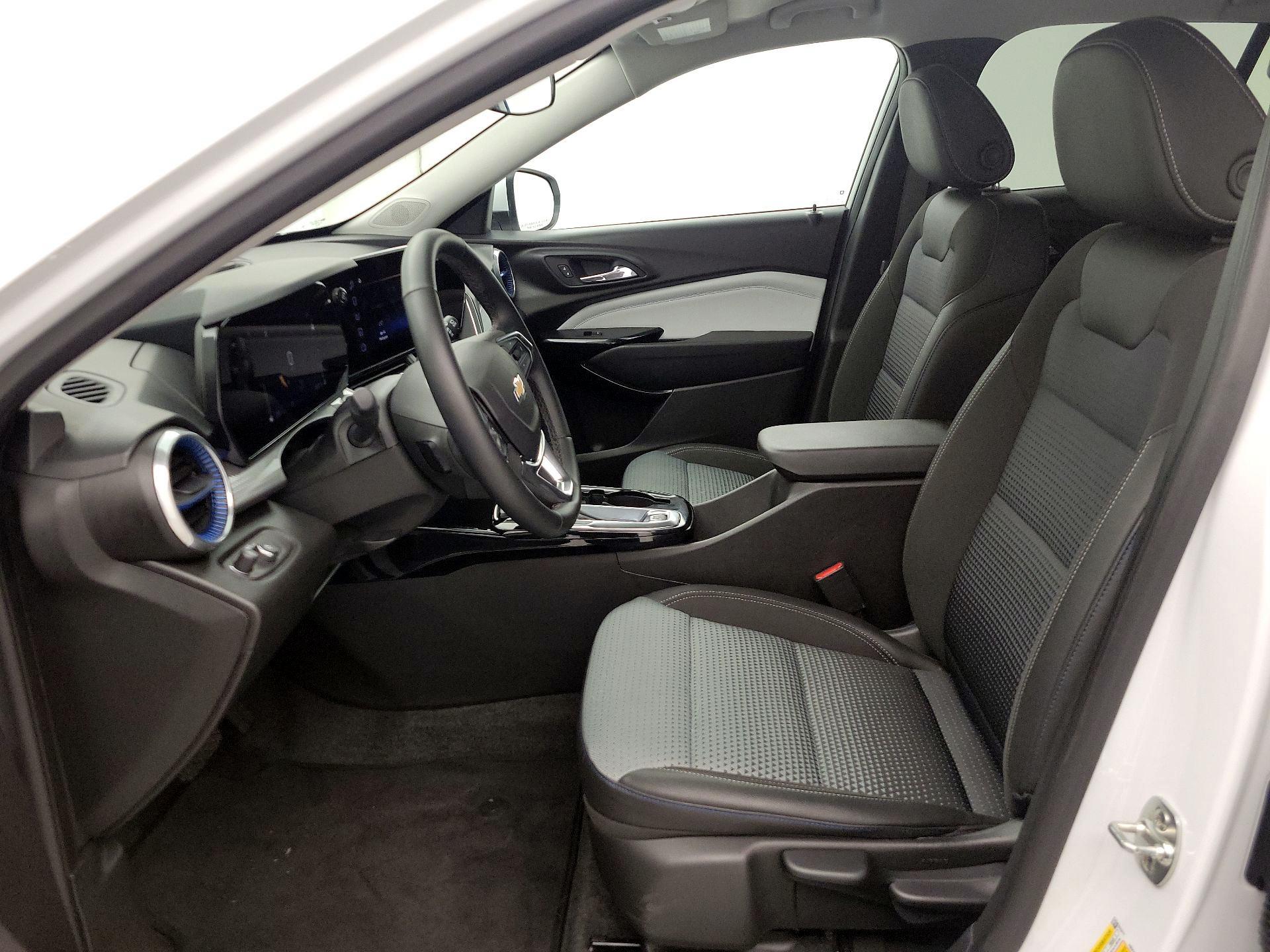 Thumbnail: 2025 Chevrolet Trax - 11