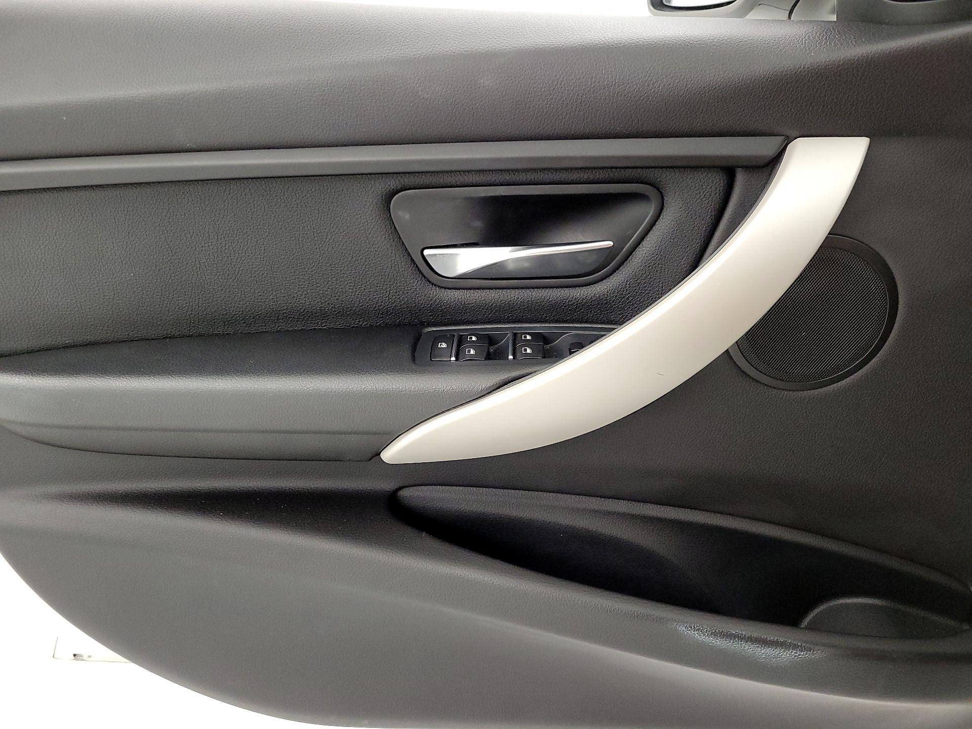 Thumbnail: 2018 BMW 3 Series - 12