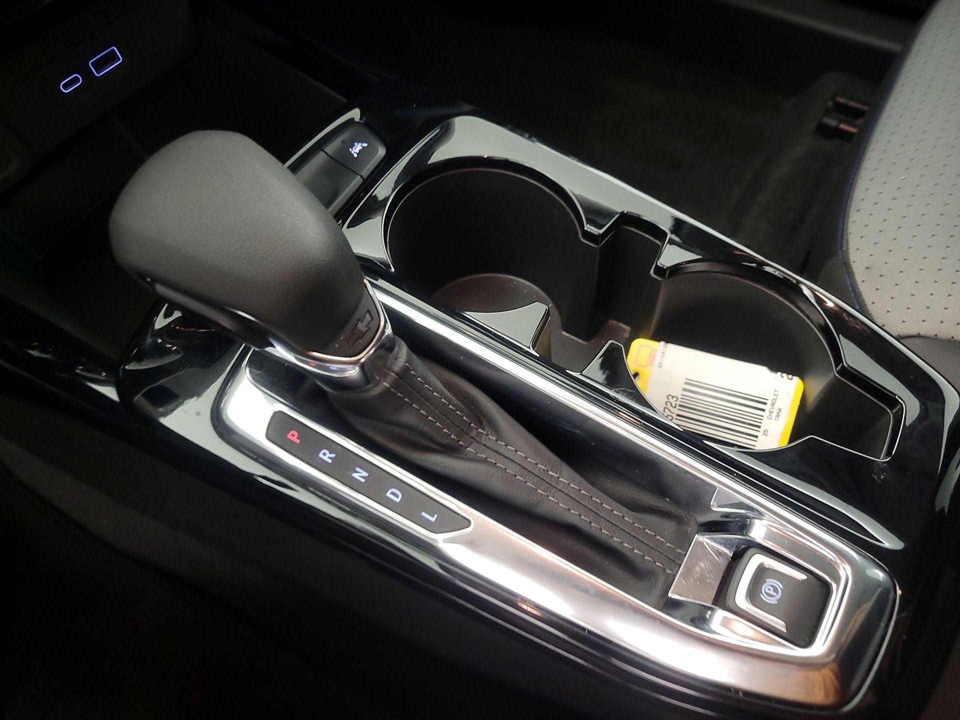 Thumbnail: 2025 Chevrolet Trax - 17