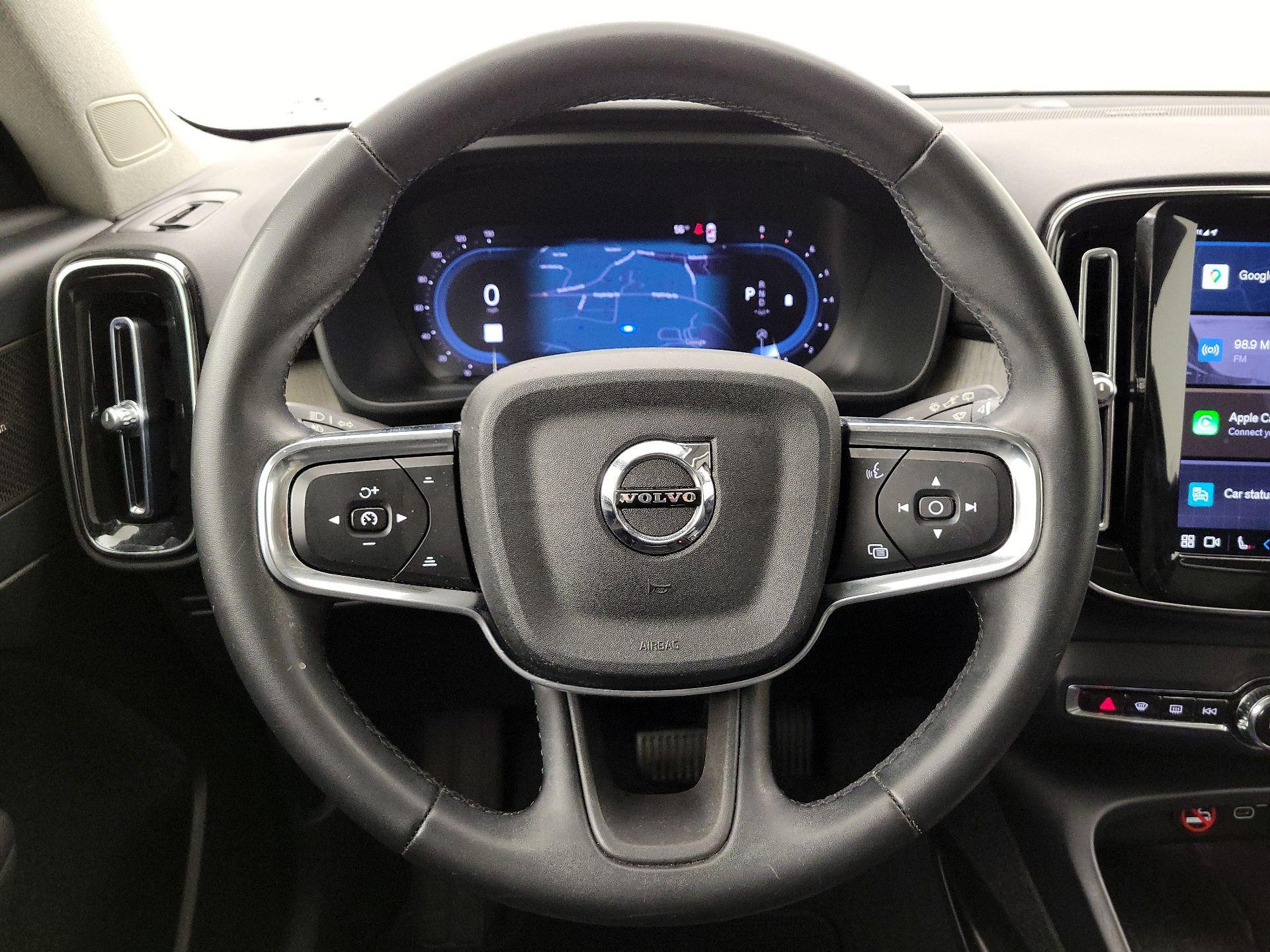 Thumbnail: 2023 Volvo XC40 - 10