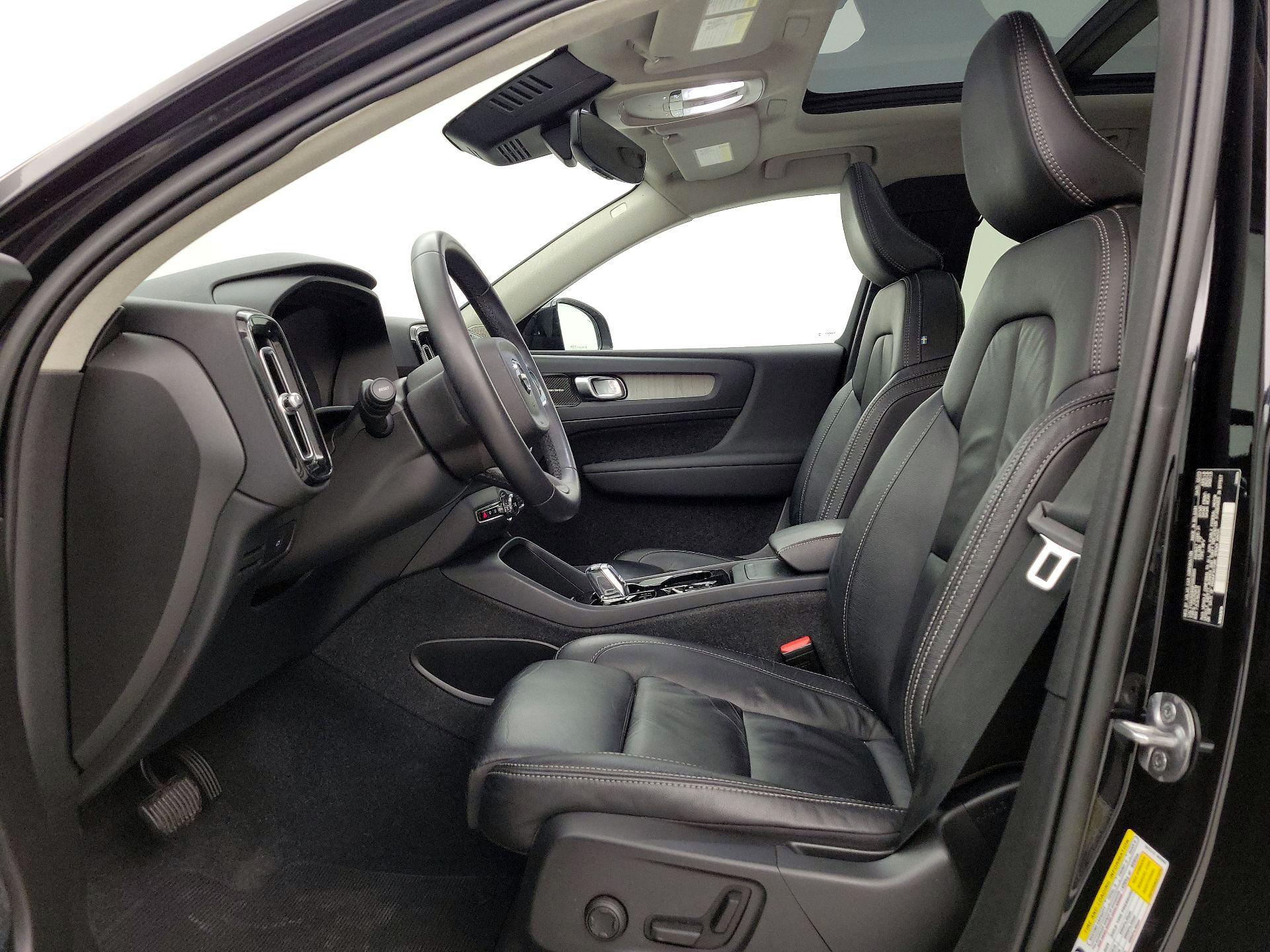 Thumbnail: 2023 Volvo XC40 - 11