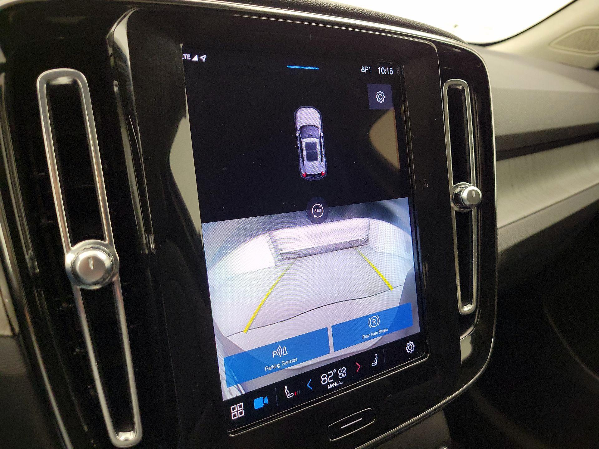 Thumbnail: 2023 Volvo XC40 - 15