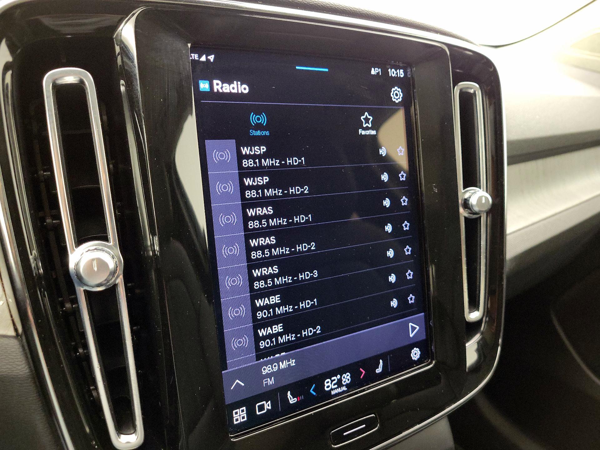 Thumbnail: 2023 Volvo XC40 - 16