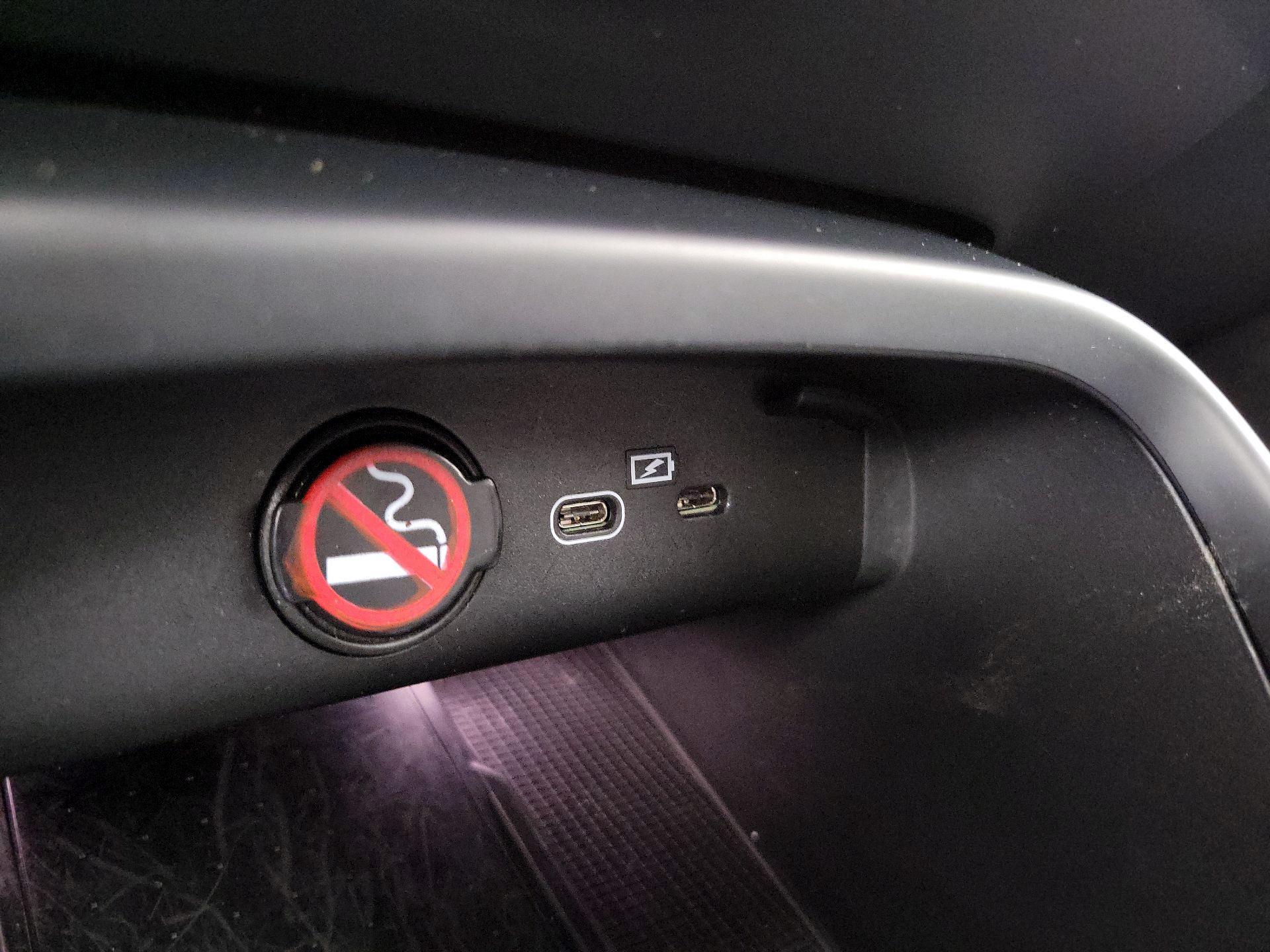 Thumbnail: 2023 Volvo XC40 - 19