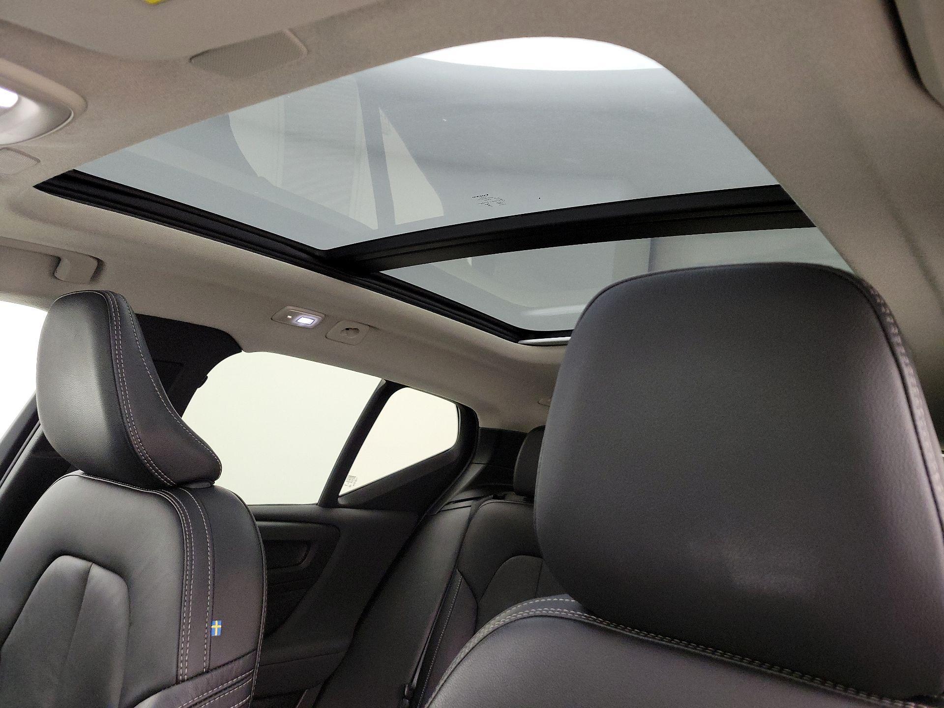 Thumbnail: 2023 Volvo XC40 - 20