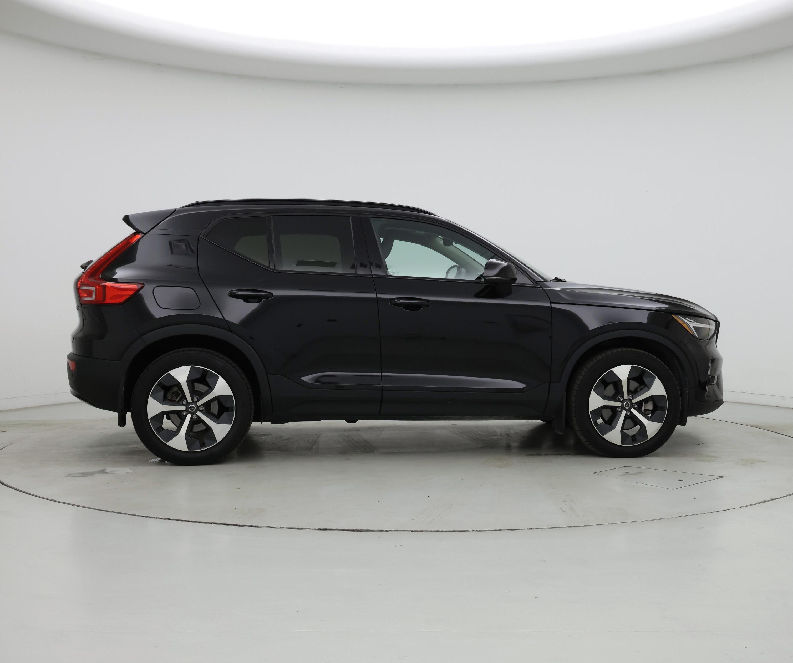 Thumbnail: 2023 Volvo XC40 - 7