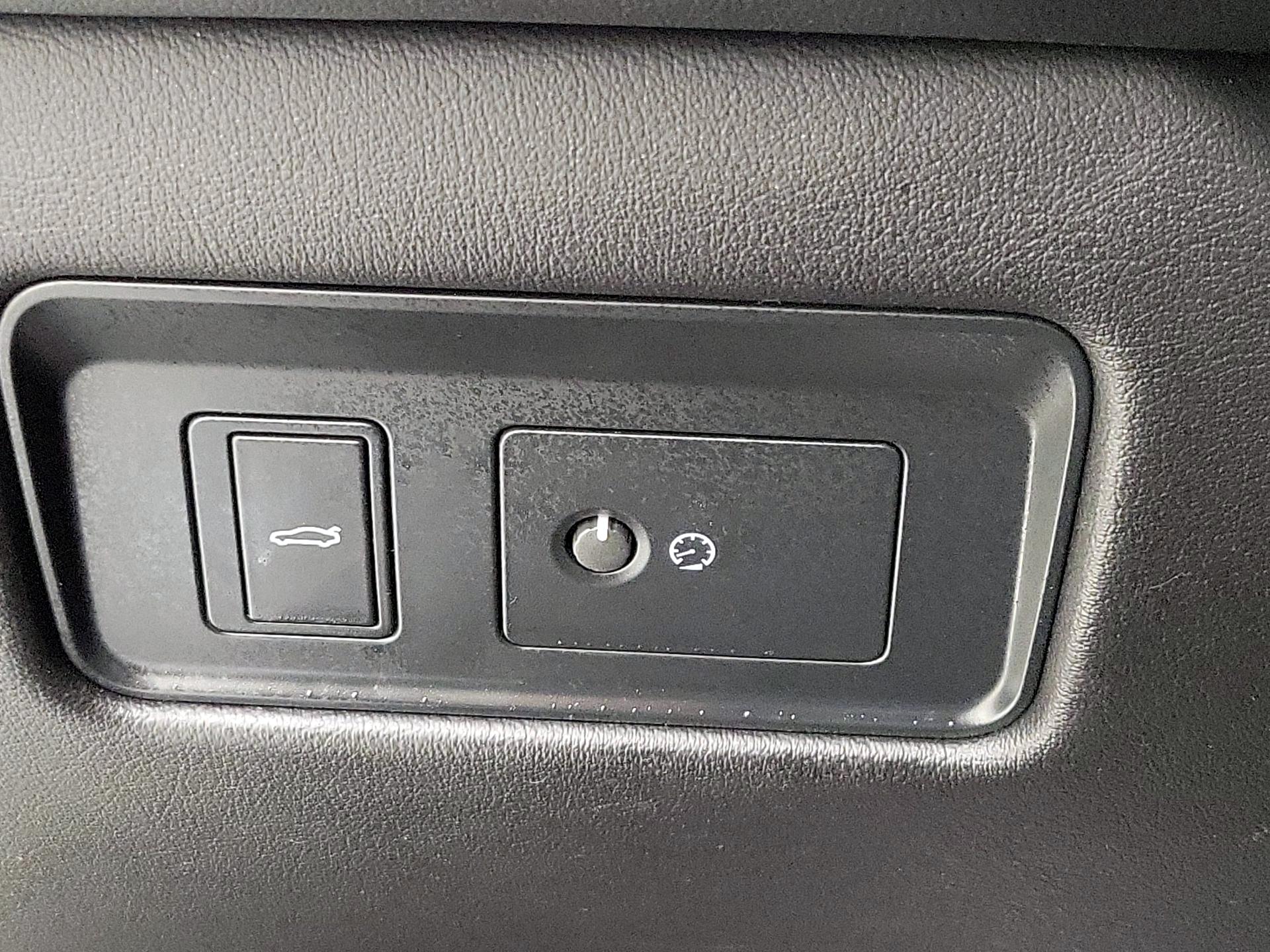 Thumbnail: 2022 Jaguar XF - 13