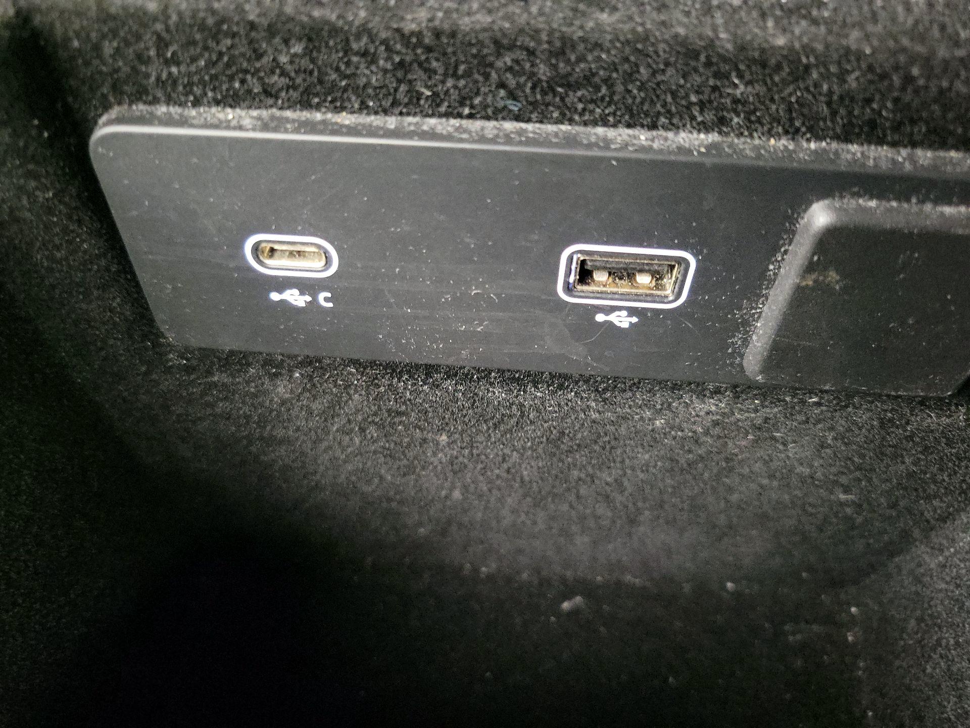 Thumbnail: 2022 Jaguar XF - 19