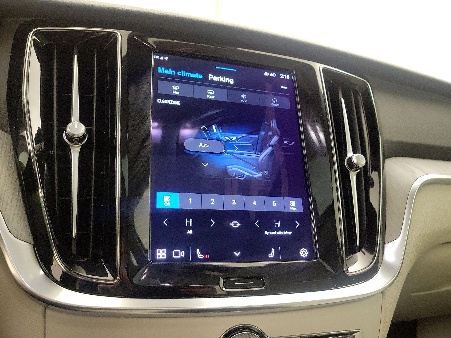 Thumbnail: 2023 Volvo S60 - 17