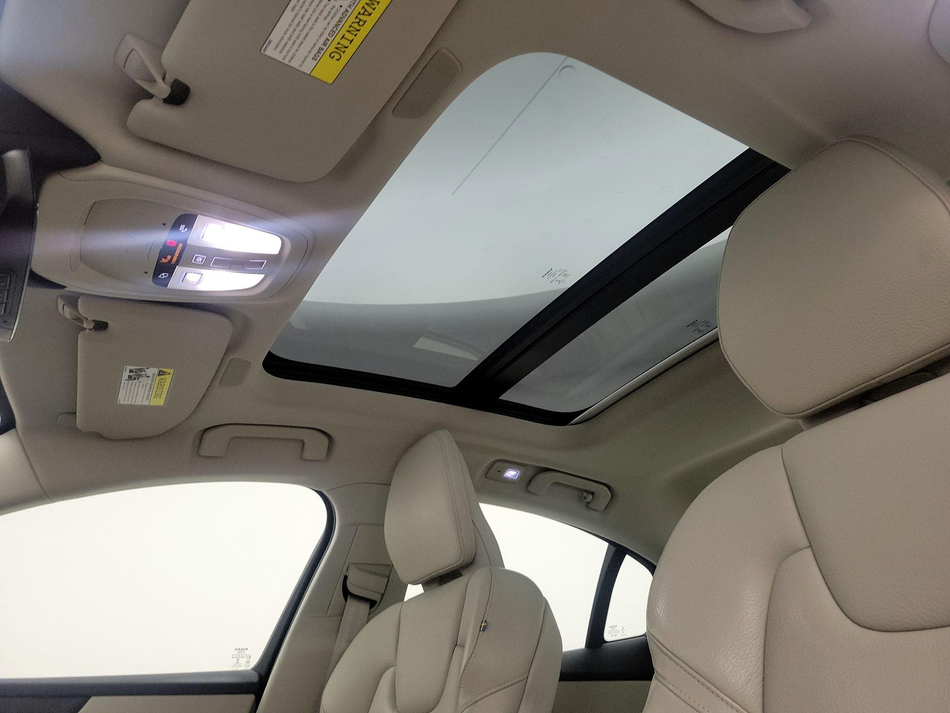 Thumbnail: 2023 Volvo S60 - 20