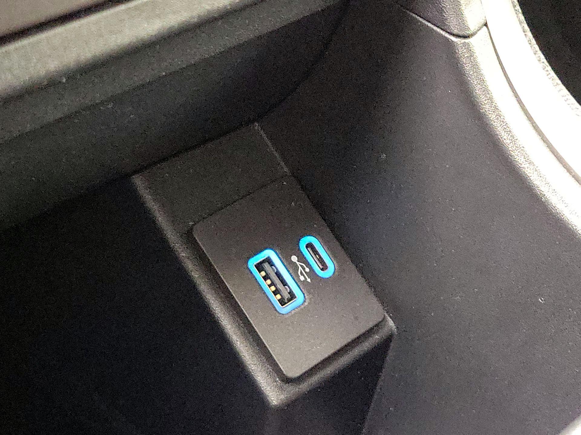 Thumbnail: 2021 Ford Edge - 19