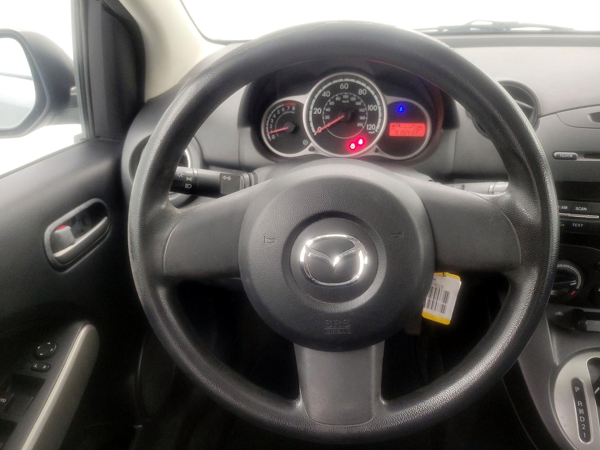 Thumbnail: 2014 Mazda Mazda2 - 10