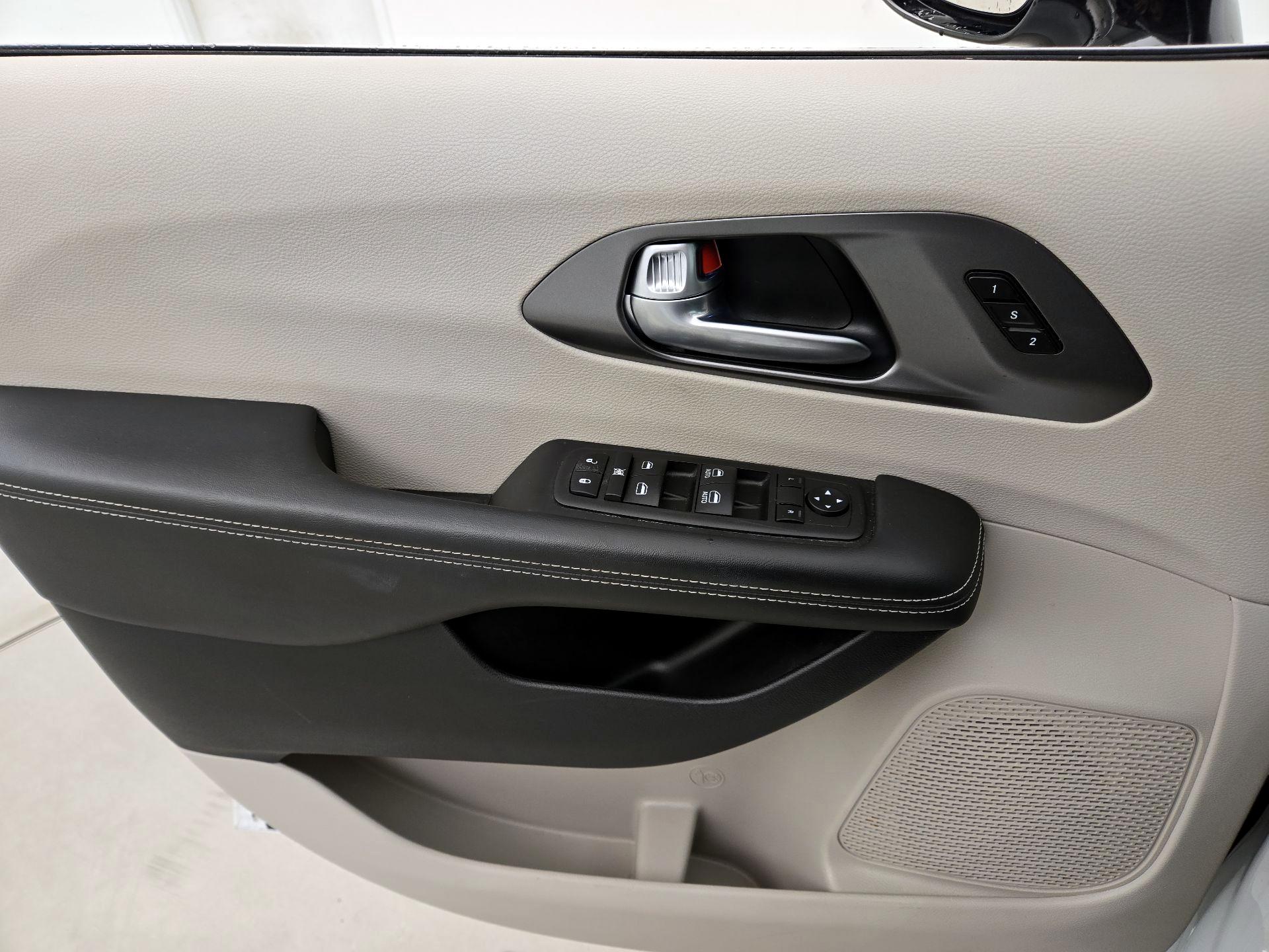 Thumbnail: 2024 Chrysler Pacifica - 12