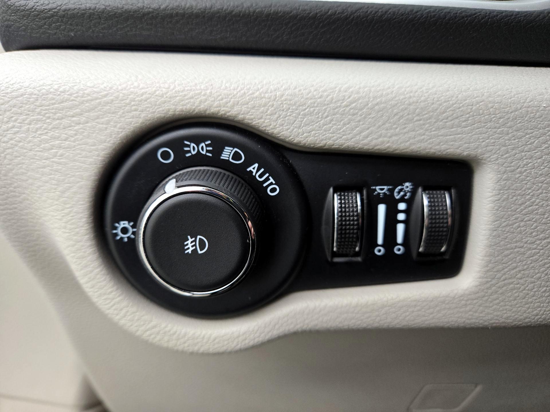 Thumbnail: 2024 Chrysler Pacifica - 13