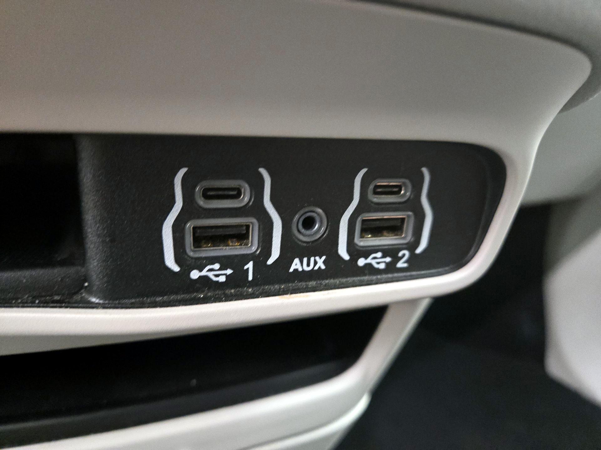 Thumbnail: 2024 Chrysler Pacifica - 18