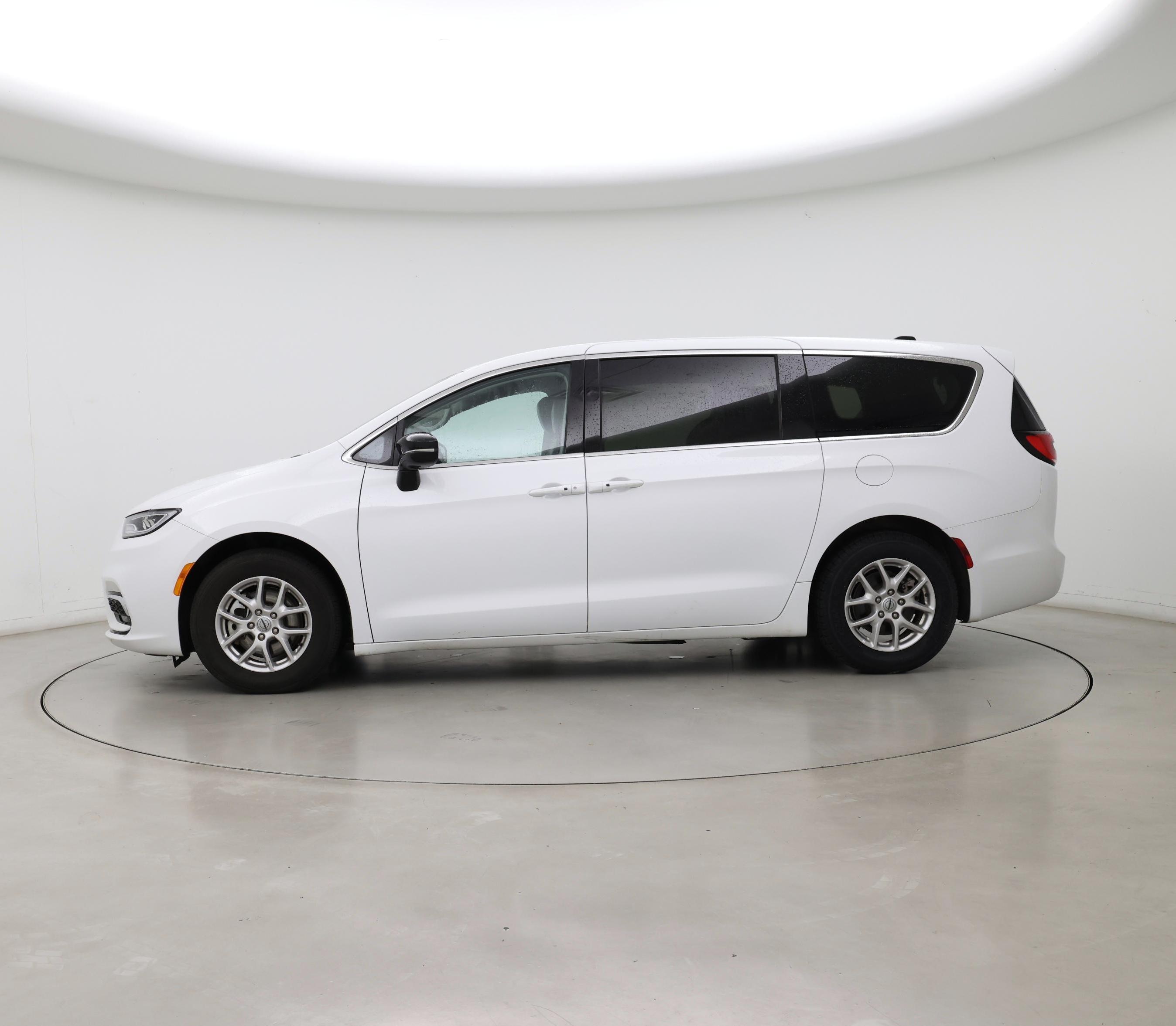 Thumbnail: 2024 Chrysler Pacifica - 3