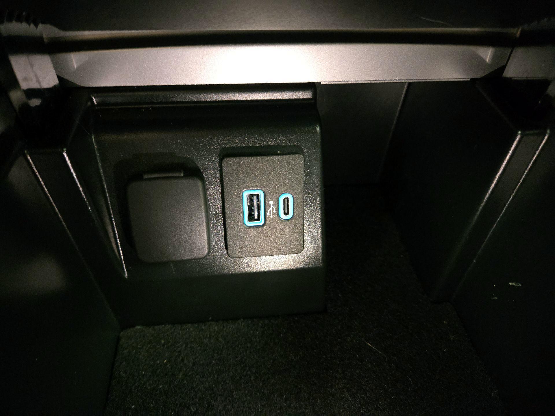 Thumbnail: 2022 Ford Explorer - 18