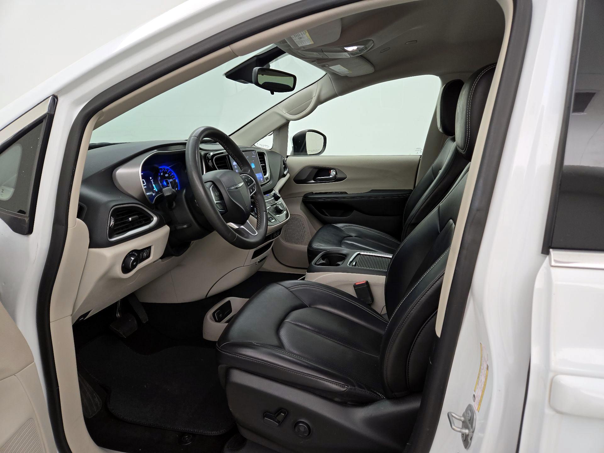 Thumbnail: 2023 Chrysler Pacifica - 11