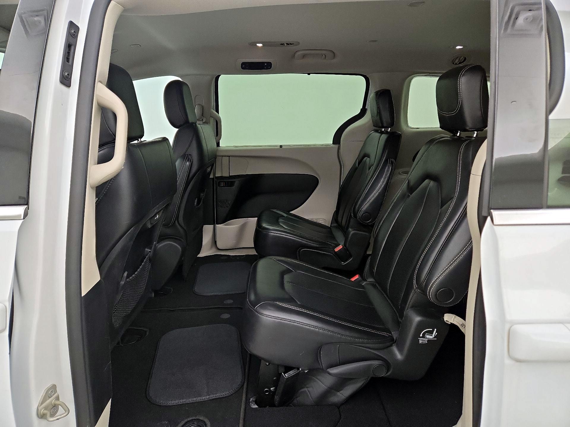 Thumbnail: 2023 Chrysler Pacifica - 19