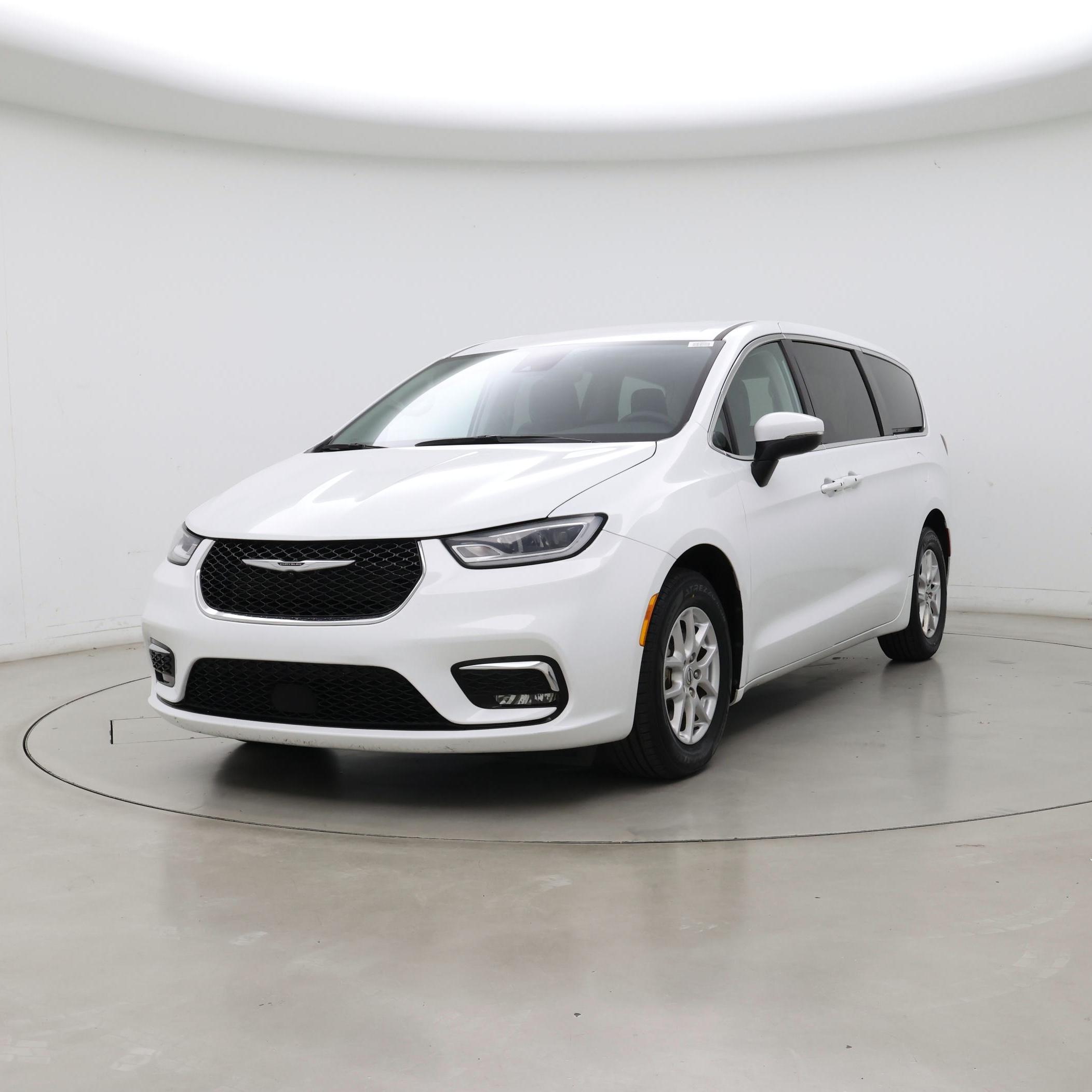 Thumbnail: 2023 Chrysler Pacifica - 4